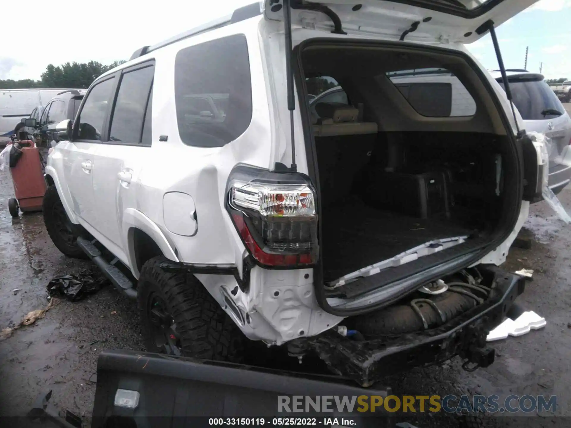 3 Photograph of a damaged car JTEZU5JR5L5216547 TOYOTA 4RUNNER 2020