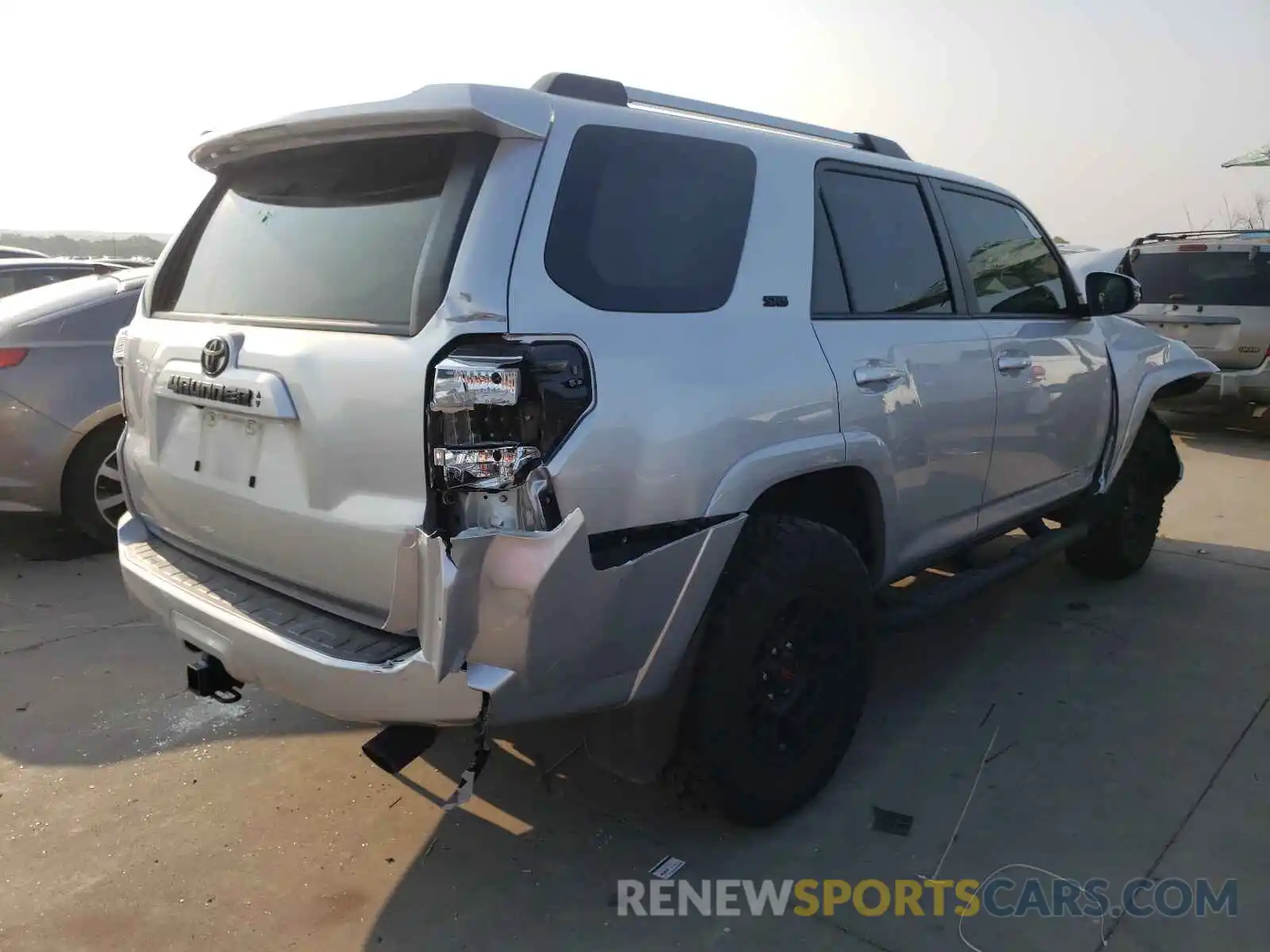 4 Photograph of a damaged car JTEZU5JR5L5218377 TOYOTA 4RUNNER 2020