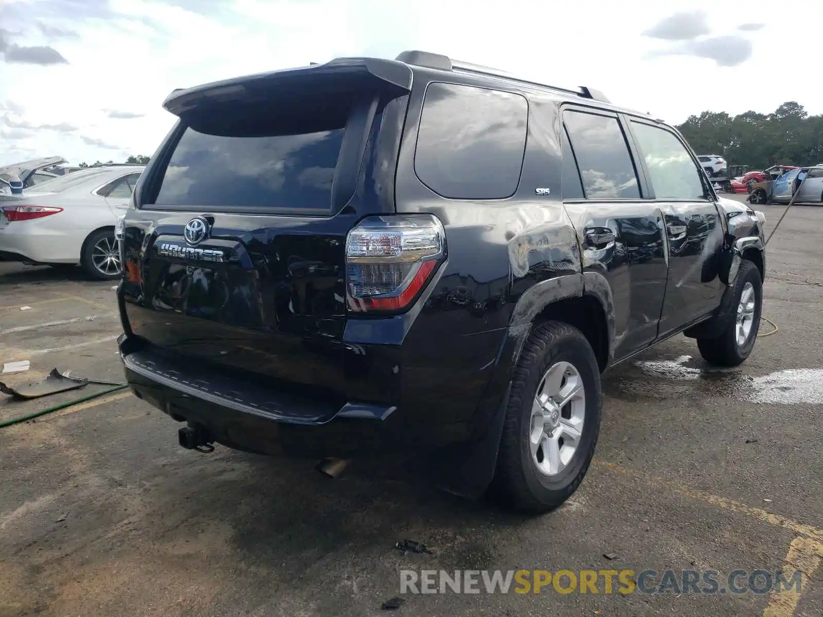 4 Photograph of a damaged car JTEZU5JR5L5224695 TOYOTA 4RUNNER 2020