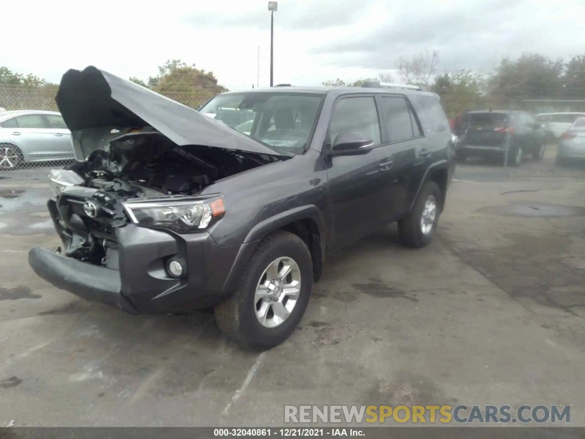 2 Photograph of a damaged car JTEZU5JR5L5226432 TOYOTA 4RUNNER 2020