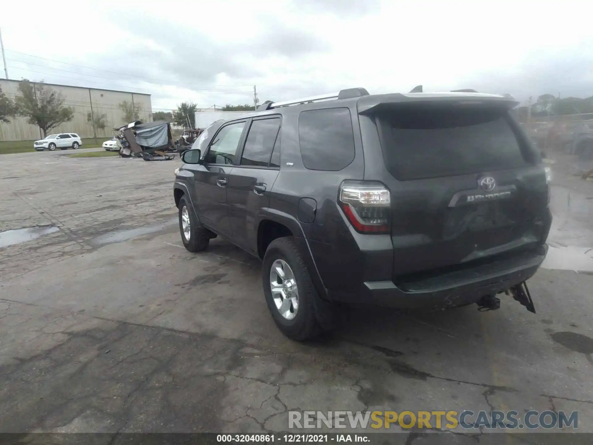 3 Photograph of a damaged car JTEZU5JR5L5226432 TOYOTA 4RUNNER 2020