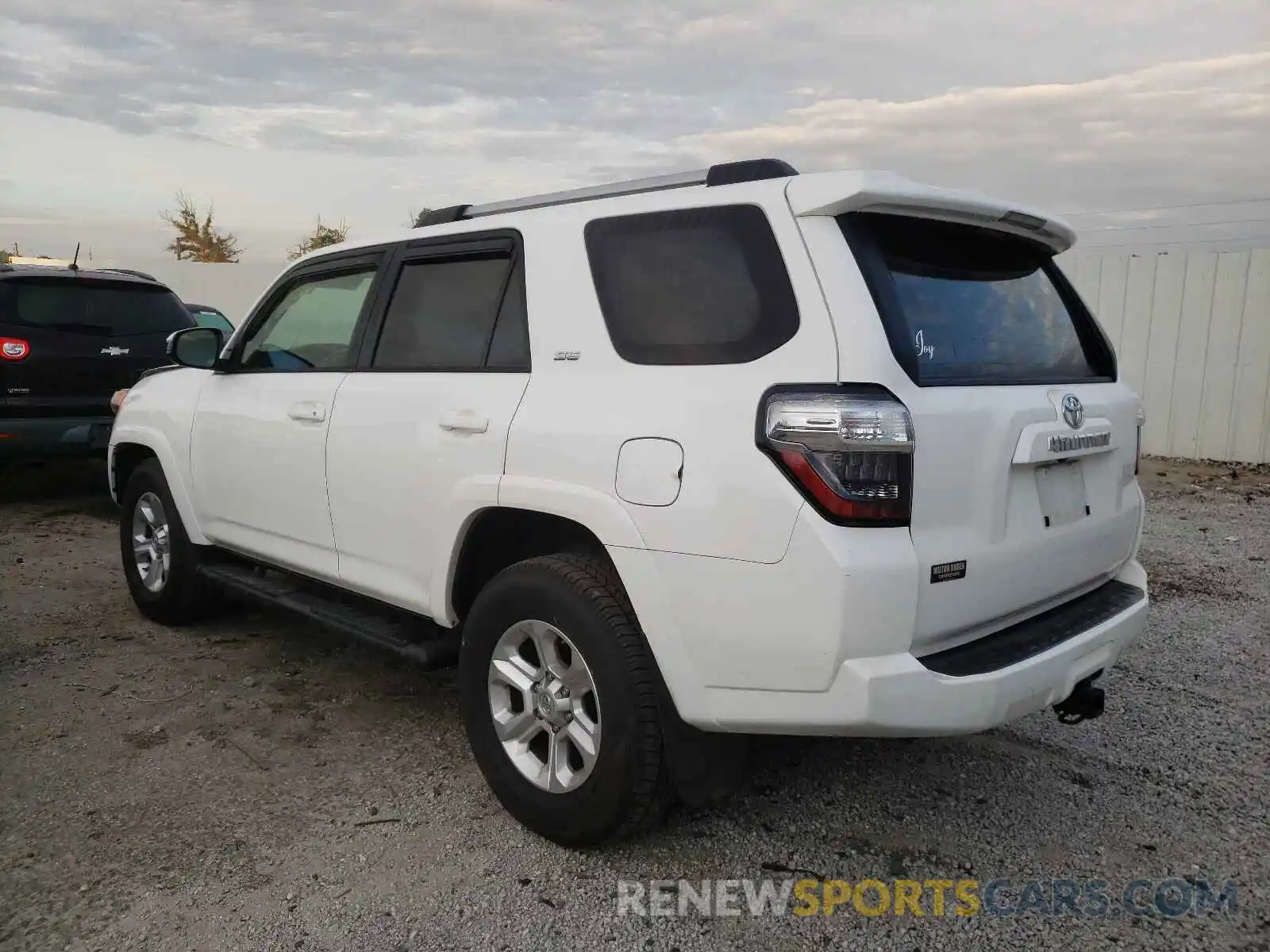 3 Photograph of a damaged car JTEZU5JR6L5215861 TOYOTA 4RUNNER 2020