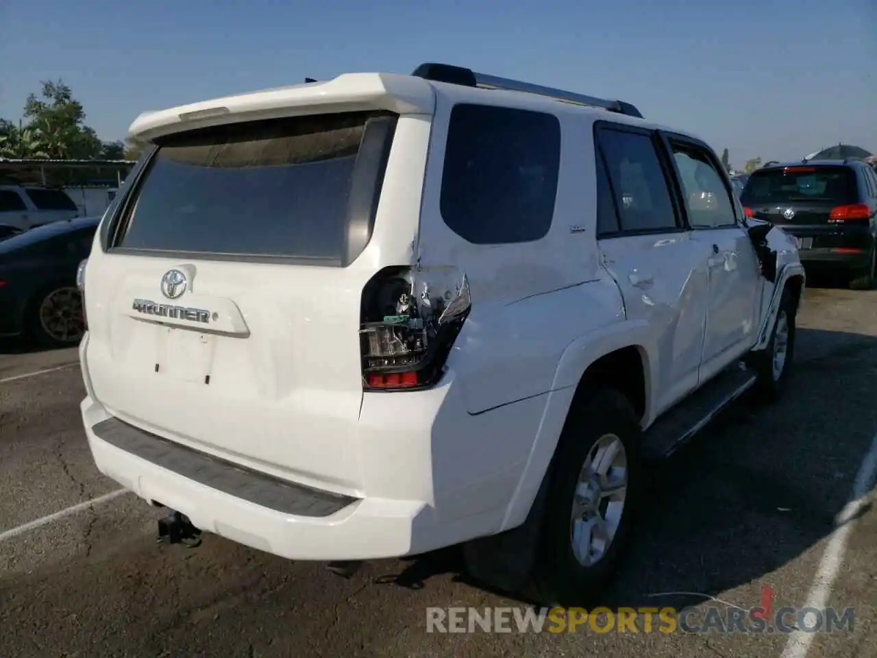 4 Photograph of a damaged car JTEZU5JR6L5217187 TOYOTA 4RUNNER 2020