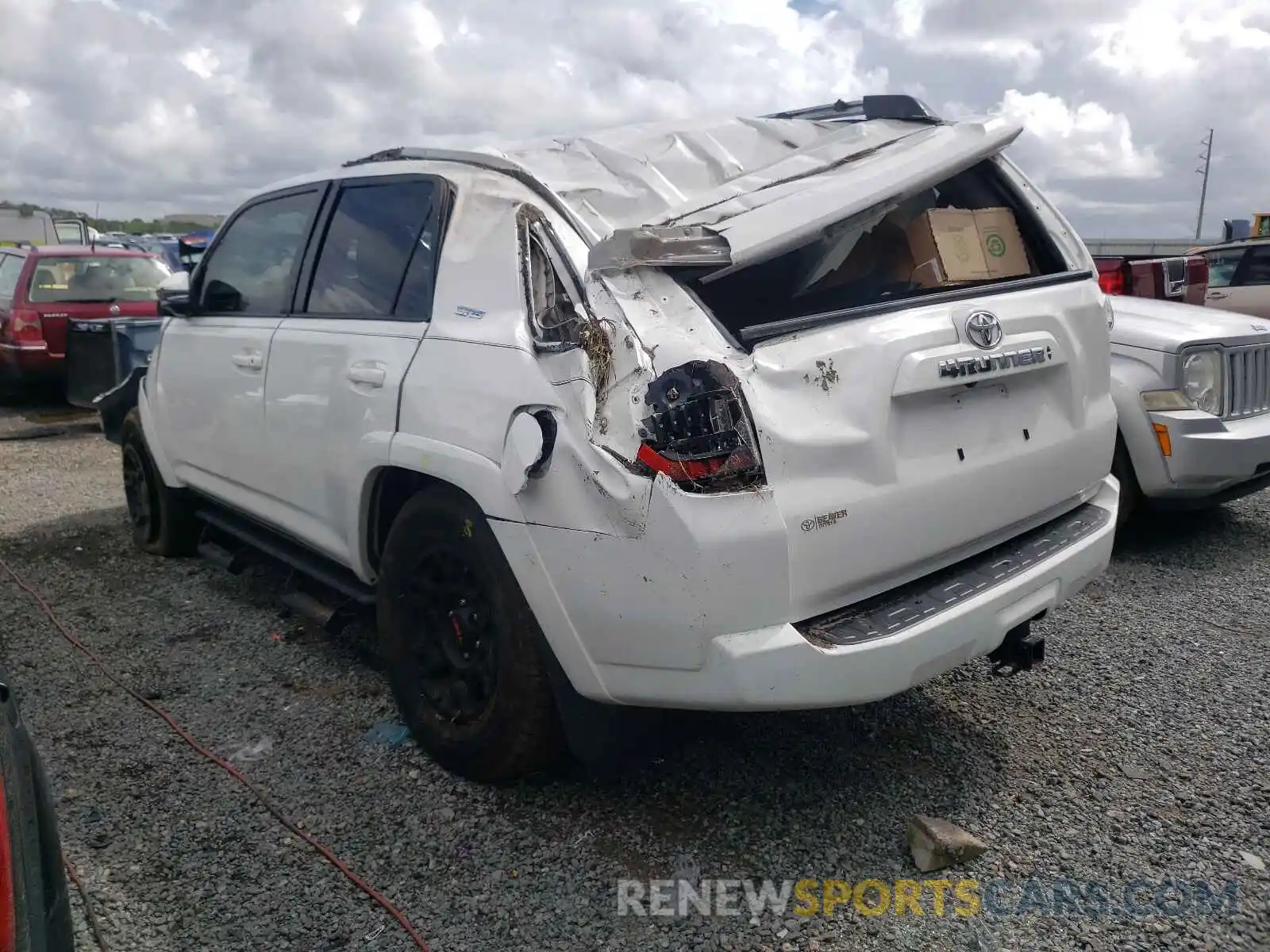 3 Photograph of a damaged car JTEZU5JR6L5217738 TOYOTA 4RUNNER 2020