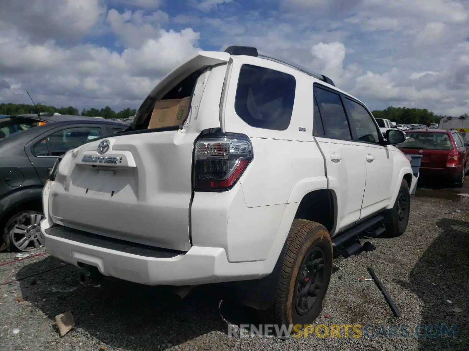 4 Photograph of a damaged car JTEZU5JR6L5217738 TOYOTA 4RUNNER 2020