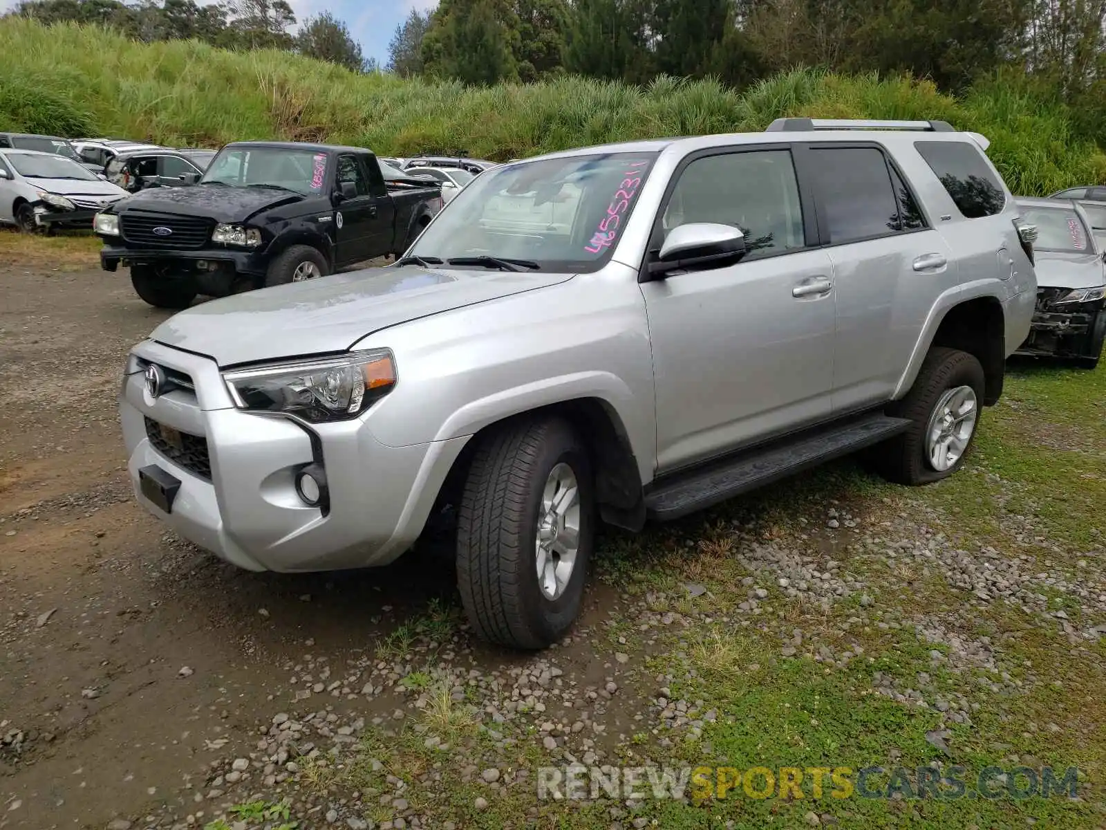 2 Photograph of a damaged car JTEZU5JR6L5217996 TOYOTA 4RUNNER 2020