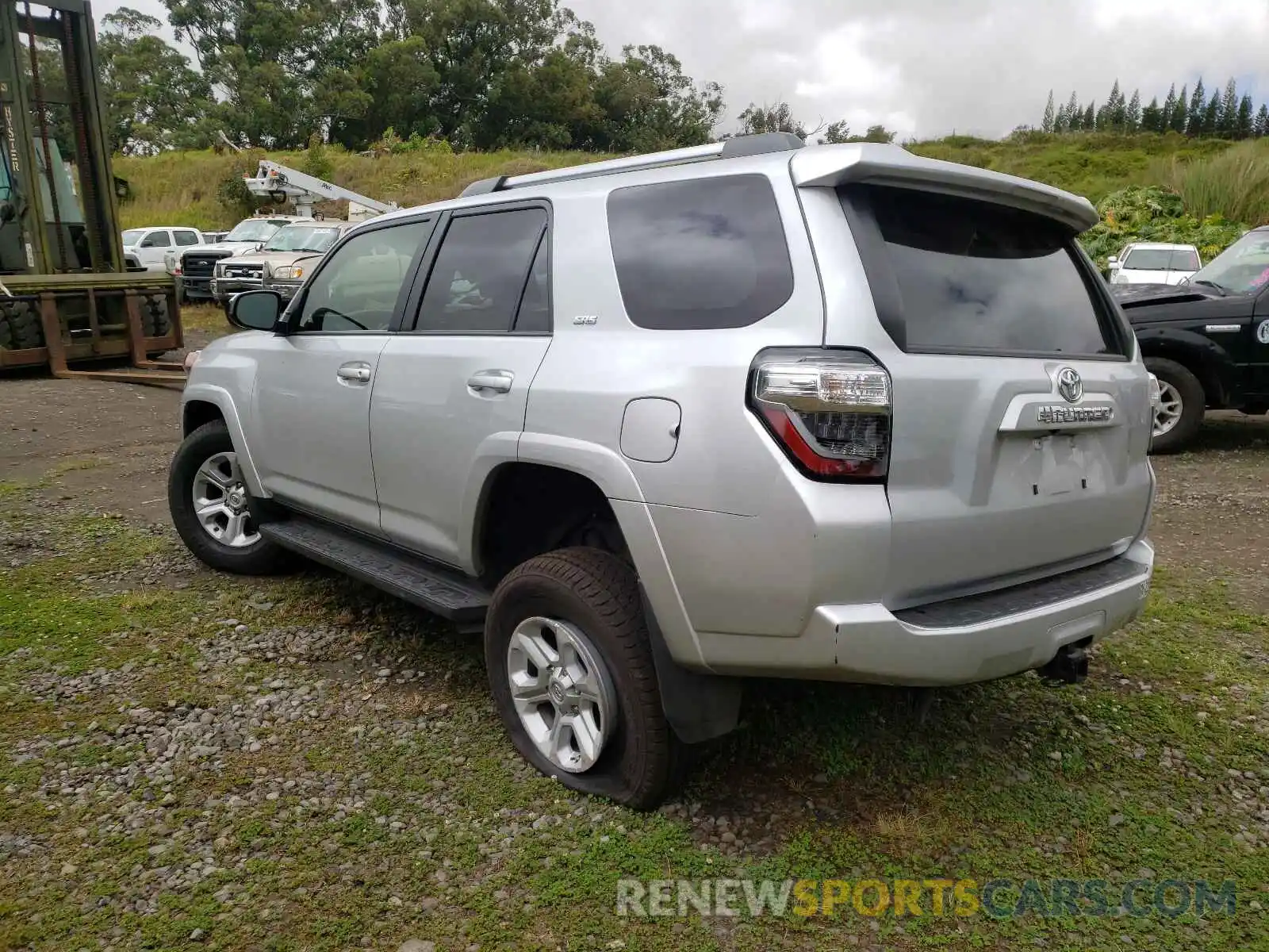 3 Photograph of a damaged car JTEZU5JR6L5217996 TOYOTA 4RUNNER 2020