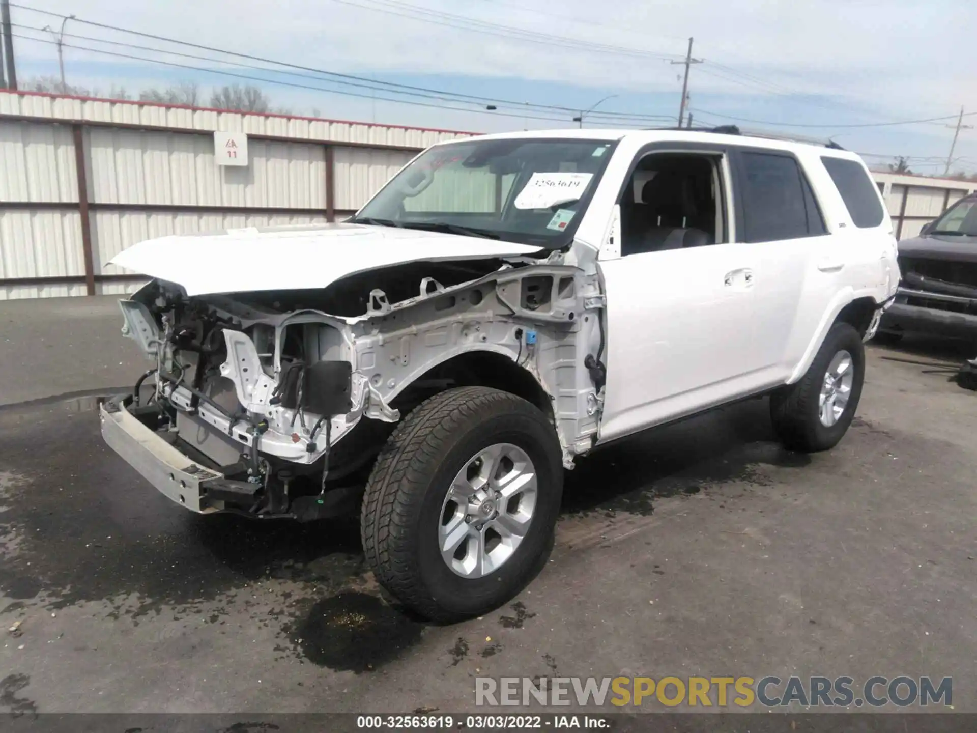 2 Photograph of a damaged car JTEZU5JR6L5218100 TOYOTA 4RUNNER 2020