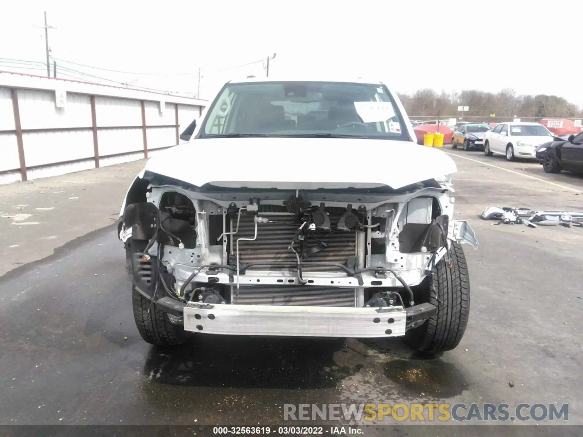 6 Photograph of a damaged car JTEZU5JR6L5218100 TOYOTA 4RUNNER 2020