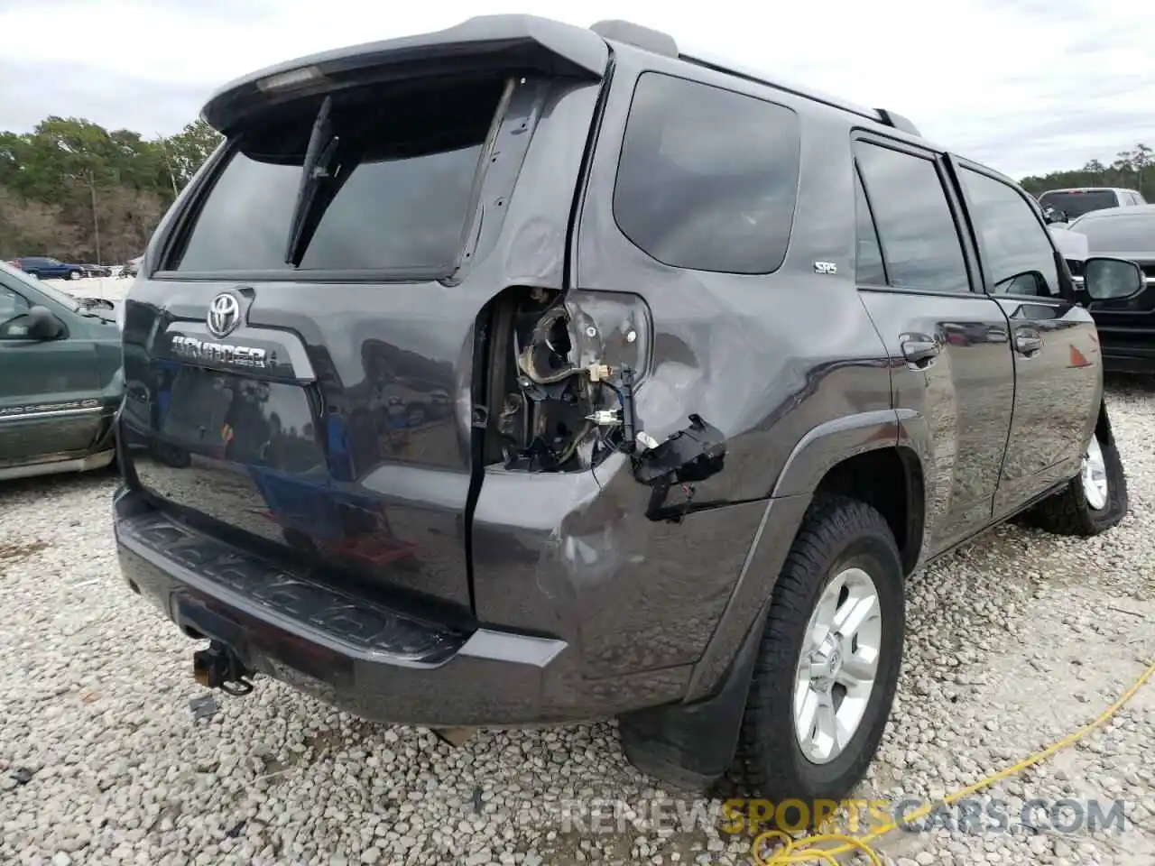 4 Photograph of a damaged car JTEZU5JR6L5218873 TOYOTA 4RUNNER 2020