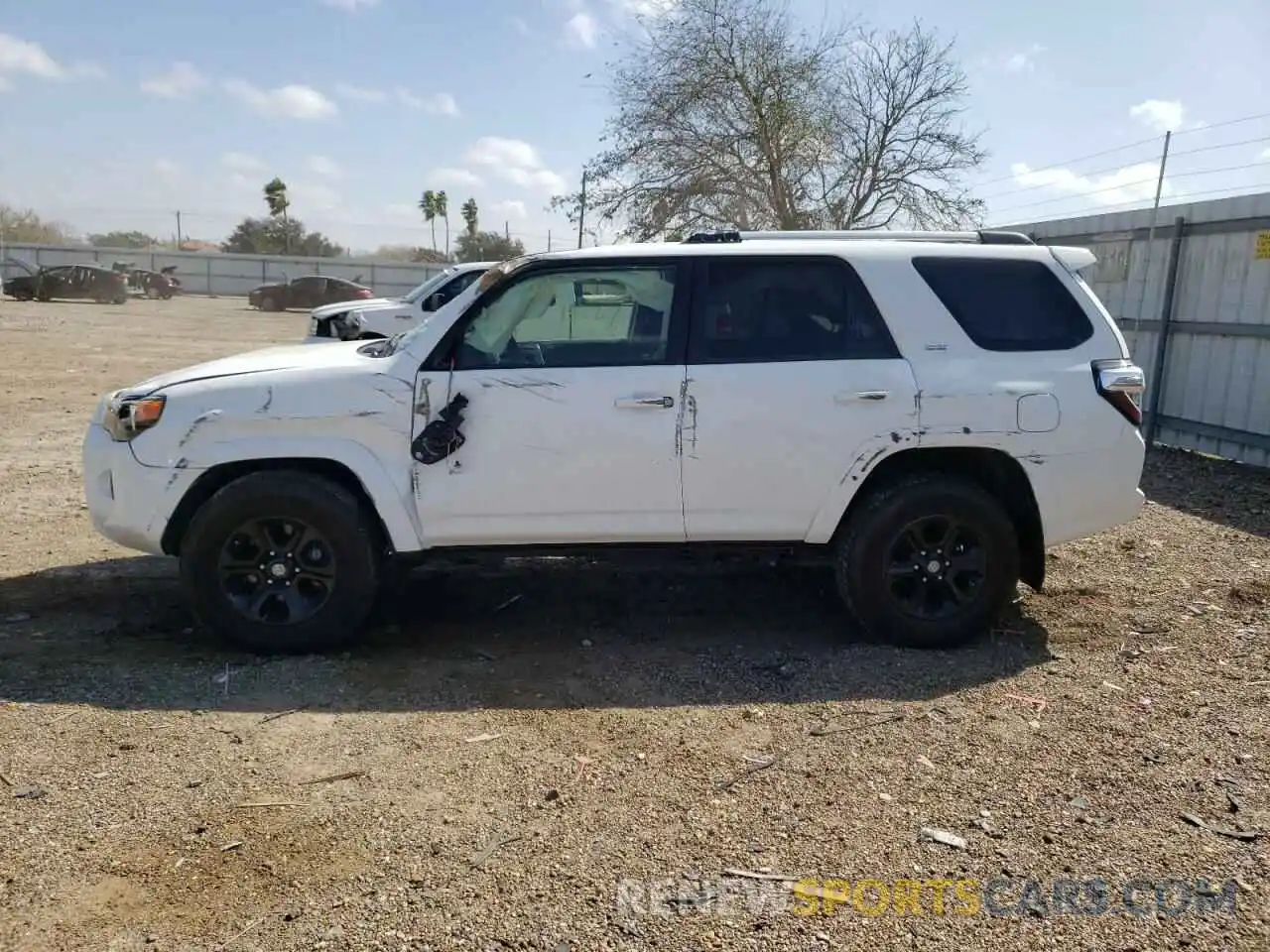 9 Photograph of a damaged car JTEZU5JR6L5225225 TOYOTA 4RUNNER 2020