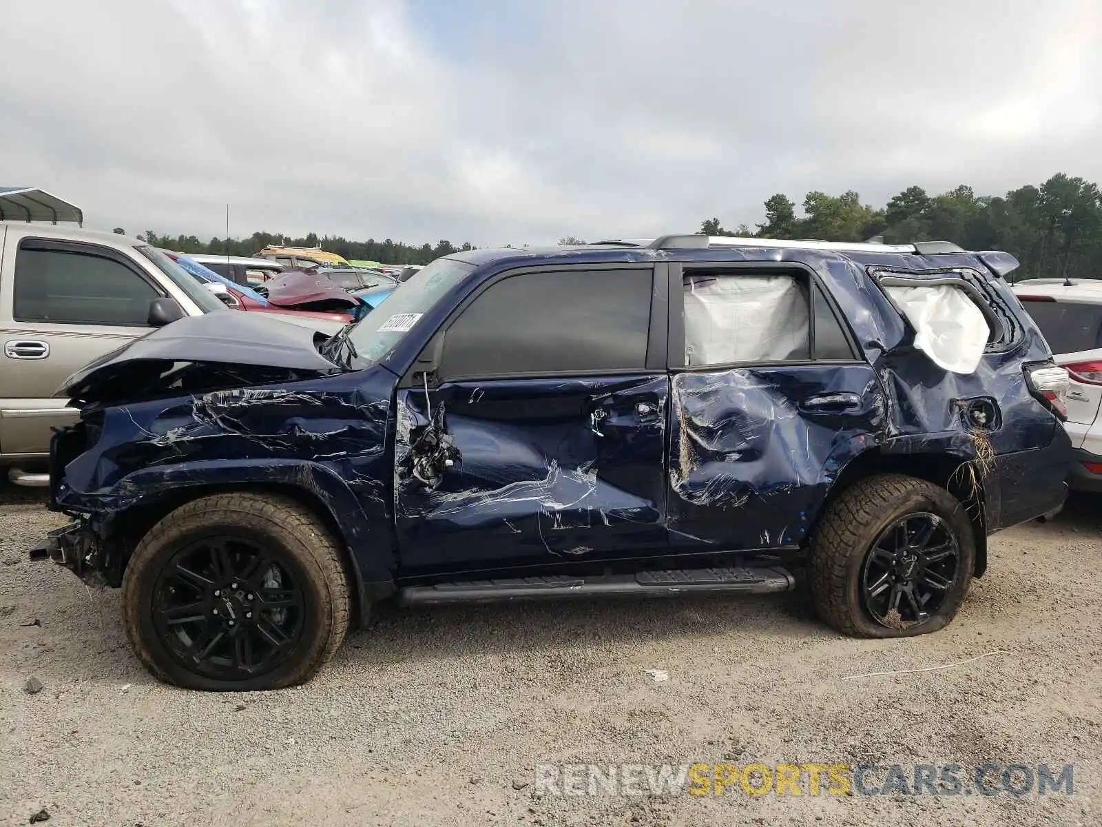 9 Photograph of a damaged car JTEZU5JR6L5225273 TOYOTA 4RUNNER 2020