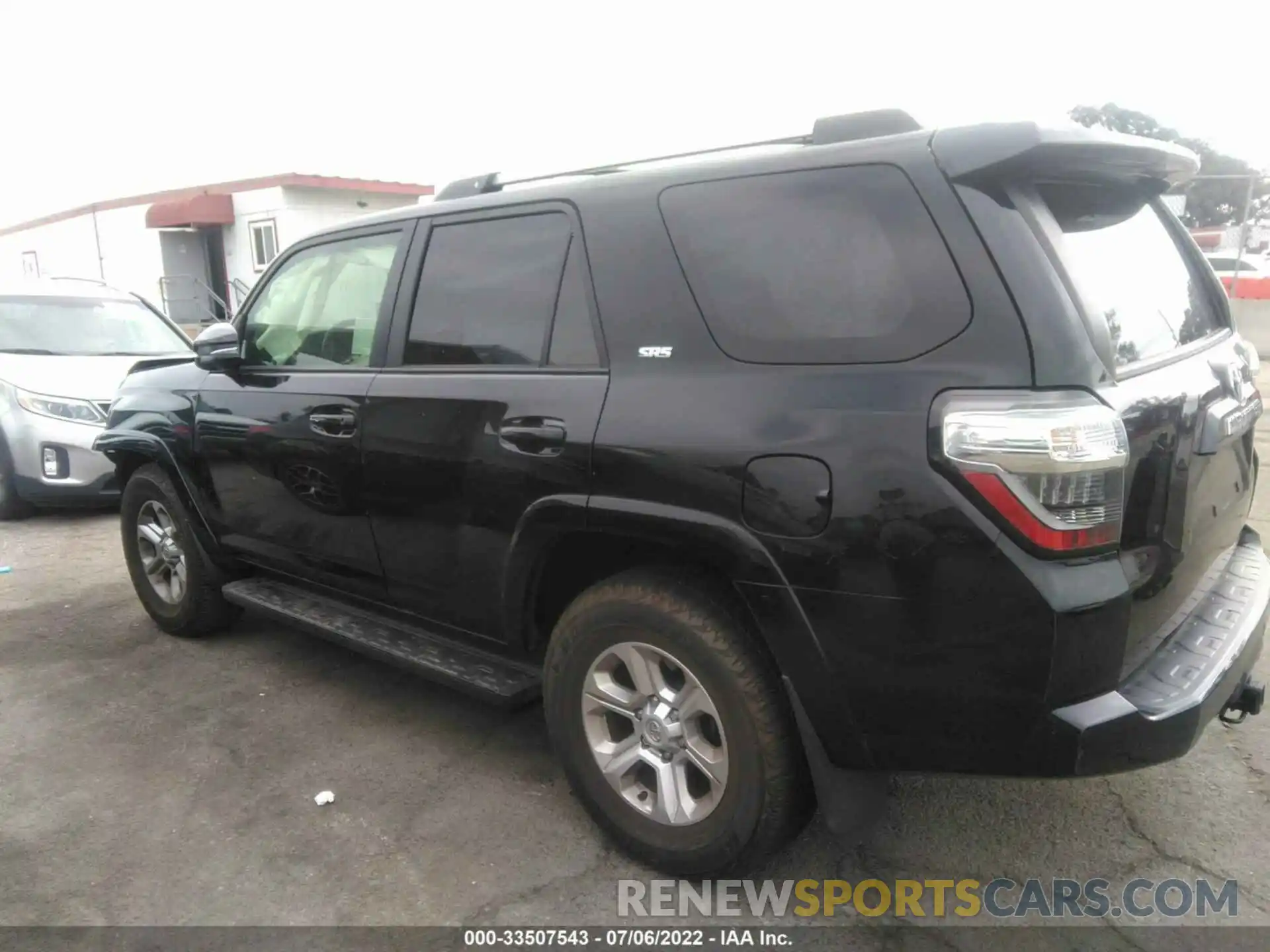 3 Photograph of a damaged car JTEZU5JR7L5215349 TOYOTA 4RUNNER 2020