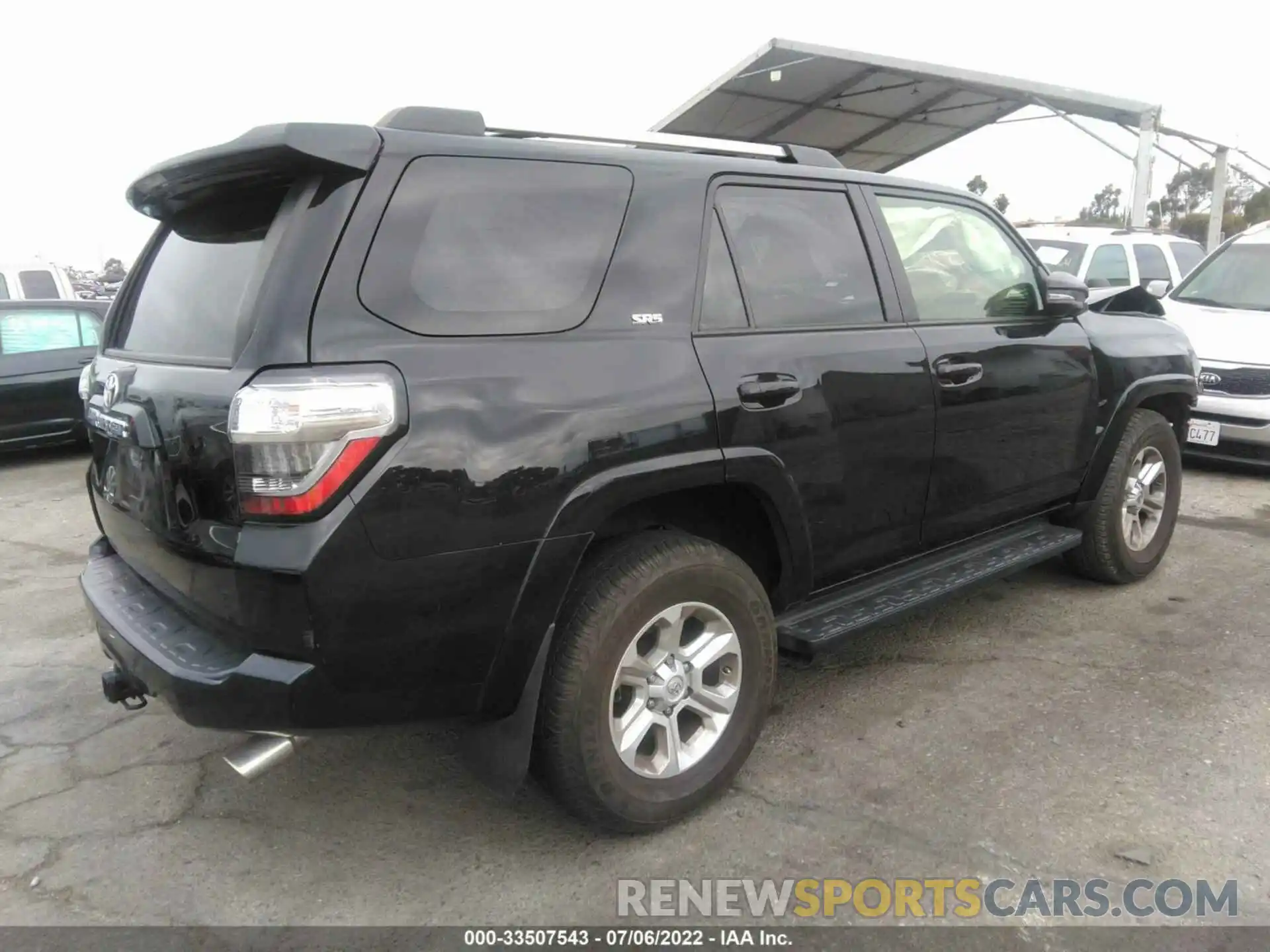 4 Photograph of a damaged car JTEZU5JR7L5215349 TOYOTA 4RUNNER 2020