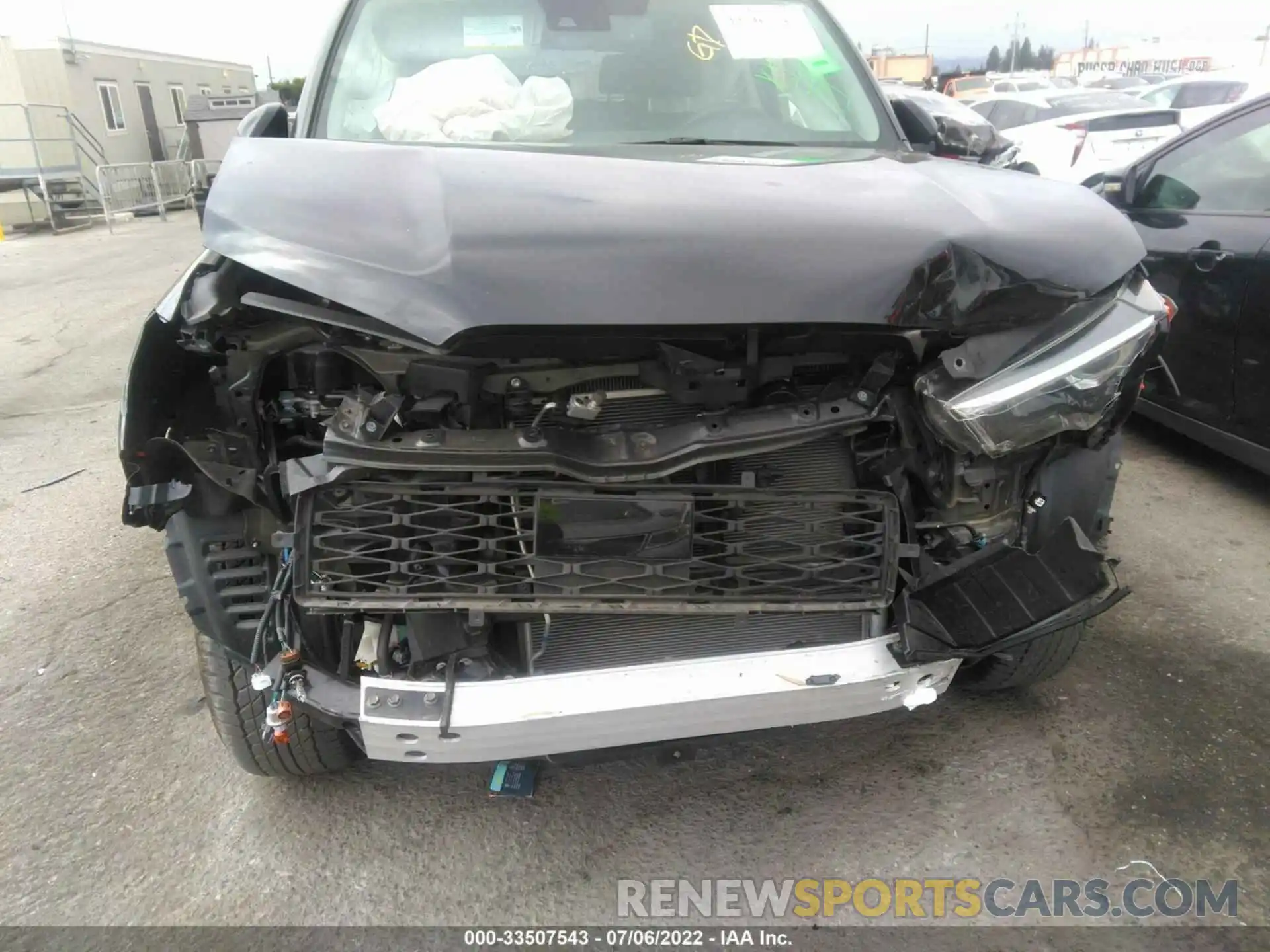 6 Photograph of a damaged car JTEZU5JR7L5215349 TOYOTA 4RUNNER 2020