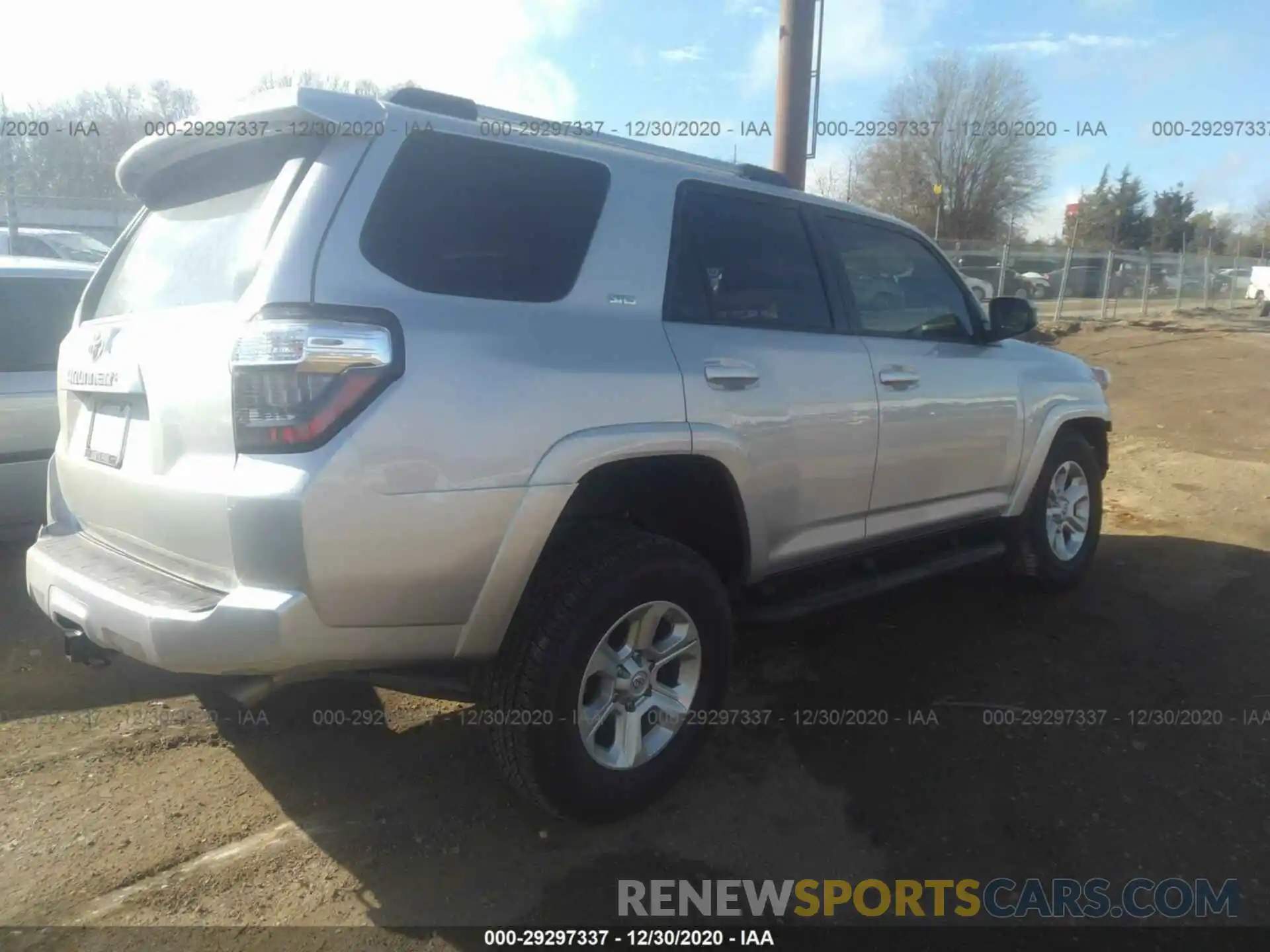 4 Photograph of a damaged car JTEZU5JR7L5220874 TOYOTA 4RUNNER 2020