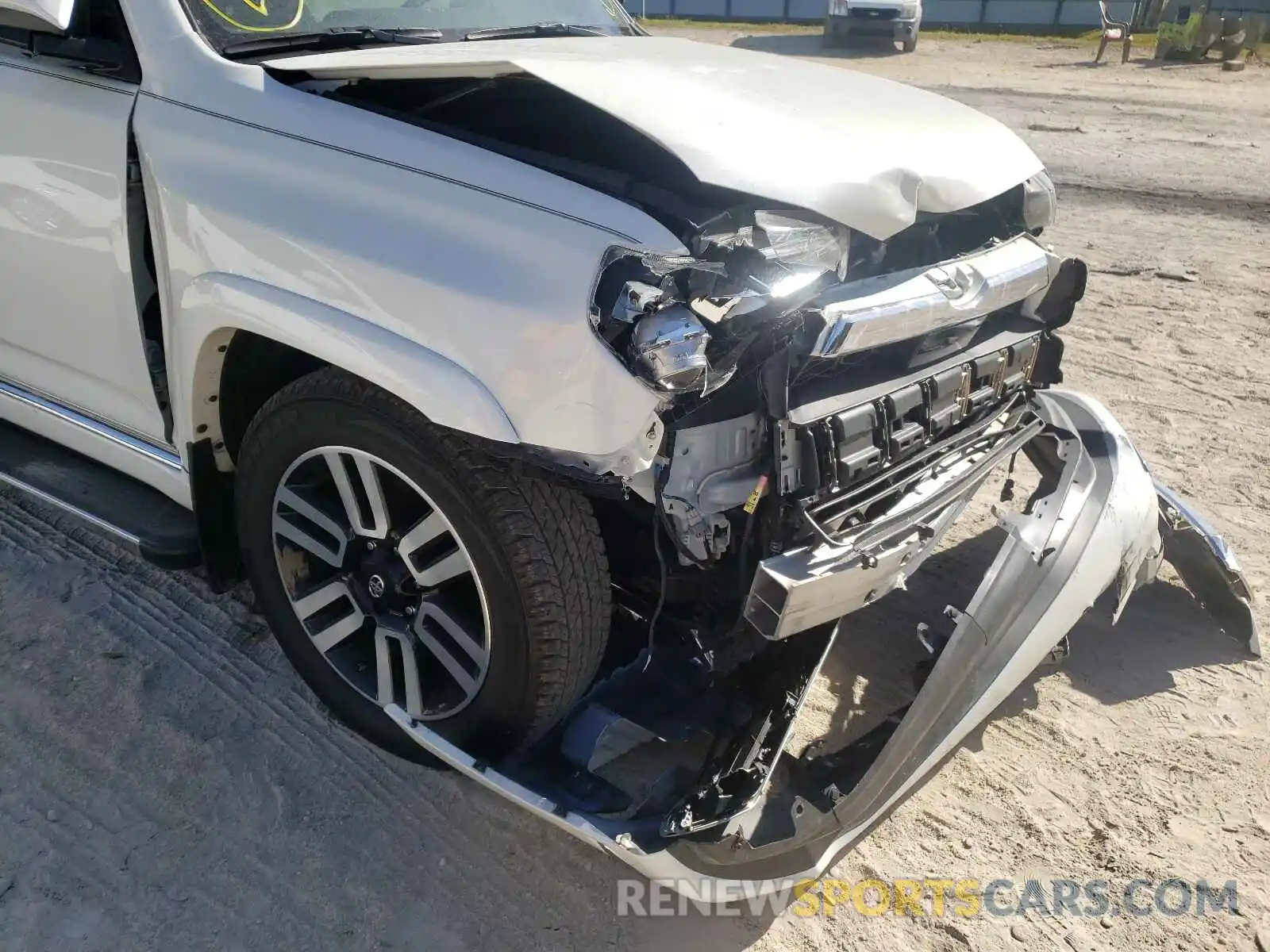 9 Photograph of a damaged car JTEZU5JR7L5222561 TOYOTA 4RUNNER 2020