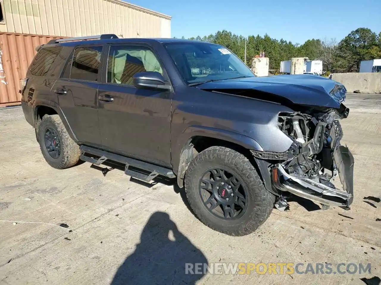 4 Photograph of a damaged car JTEZU5JR7L5227615 TOYOTA 4RUNNER 2020