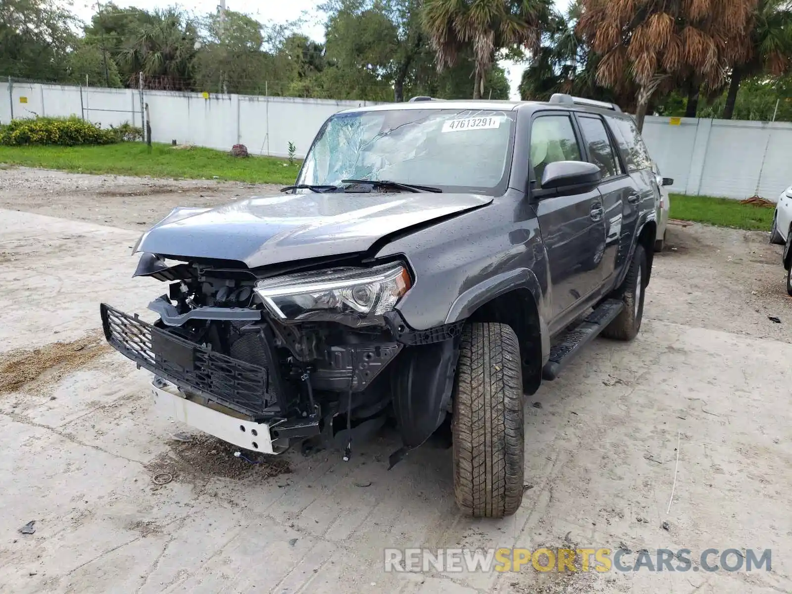 2 Photograph of a damaged car JTEZU5JR8L5214632 TOYOTA 4RUNNER 2020