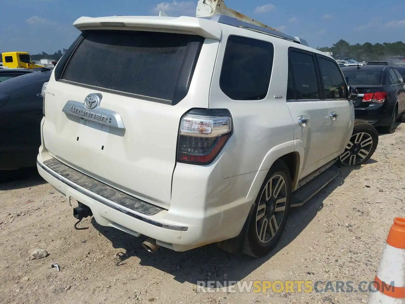 4 Photograph of a damaged car JTEZU5JR8L5216364 TOYOTA 4RUNNER 2020