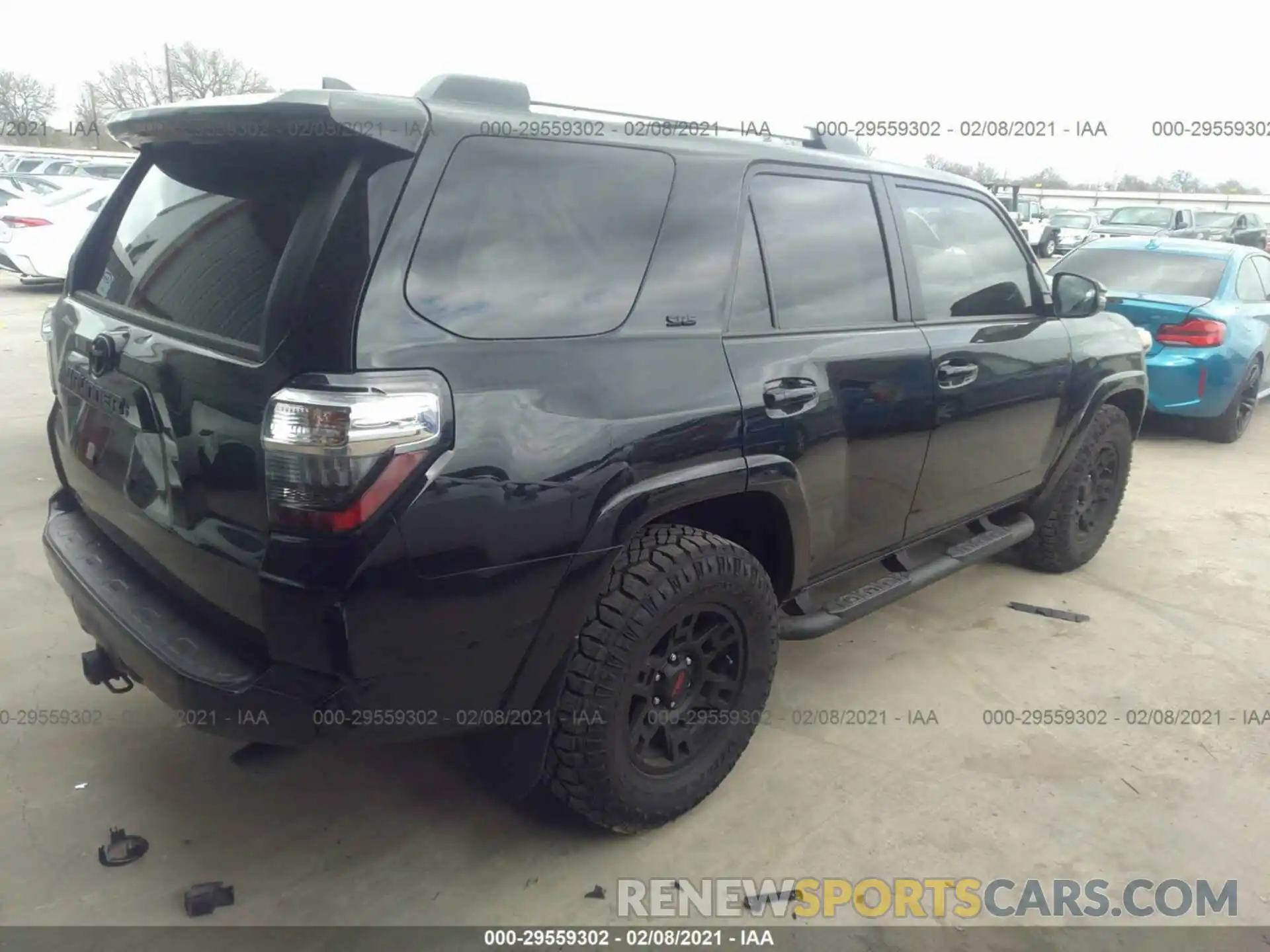 4 Photograph of a damaged car JTEZU5JR8L5217028 TOYOTA 4RUNNER 2020