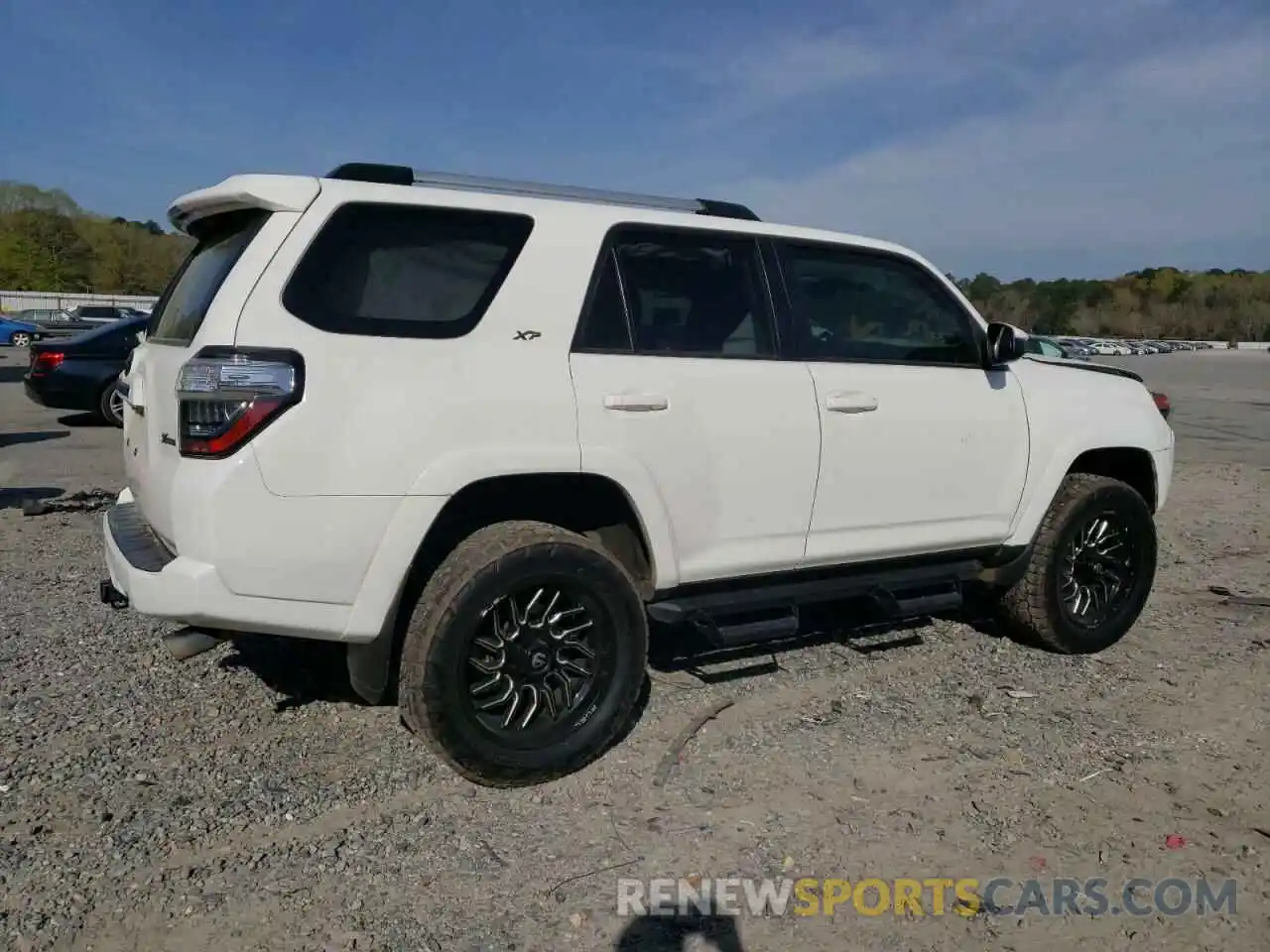 3 Photograph of a damaged car JTEZU5JR8L5217272 TOYOTA 4RUNNER 2020