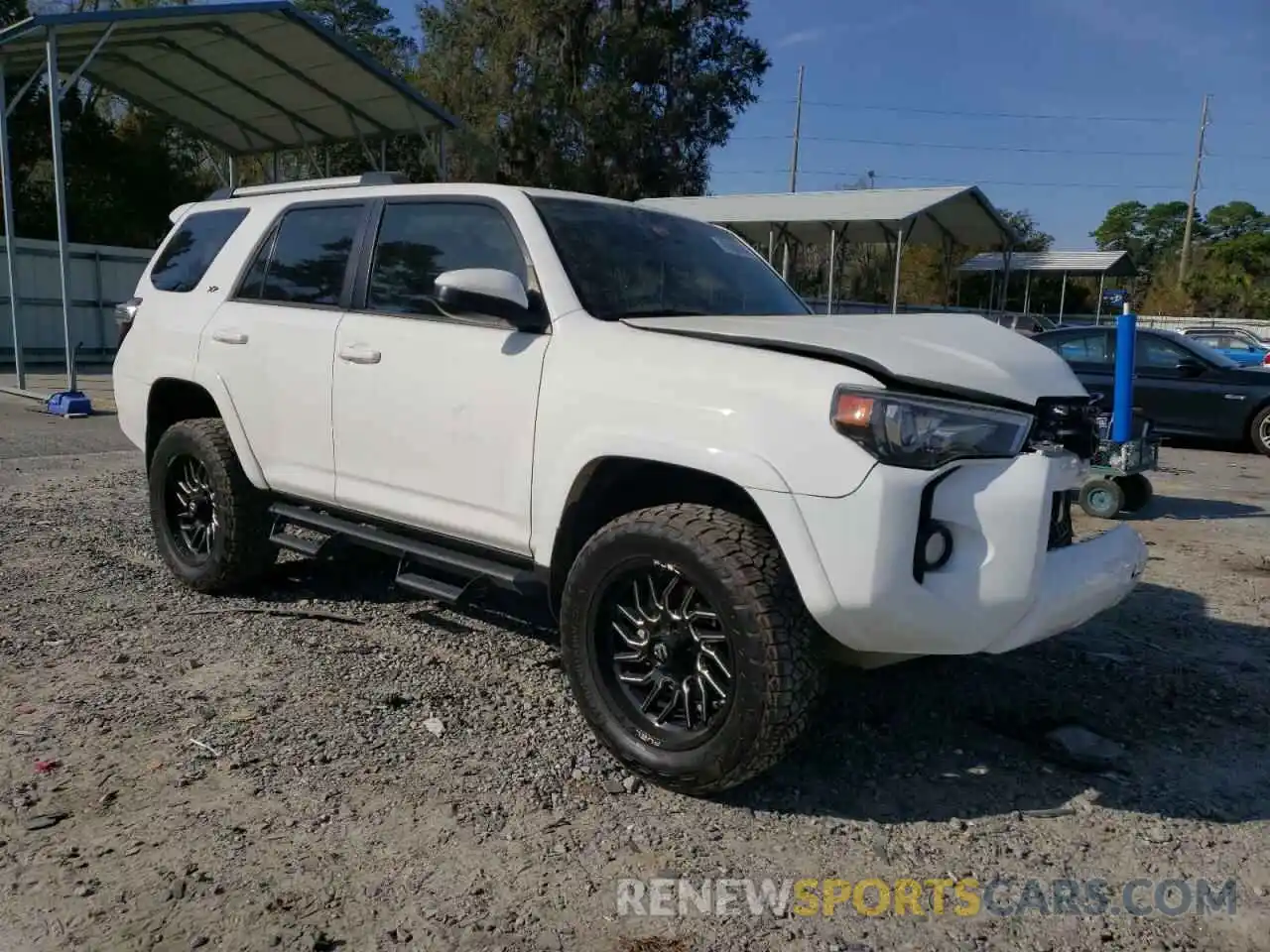 4 Photograph of a damaged car JTEZU5JR8L5217272 TOYOTA 4RUNNER 2020