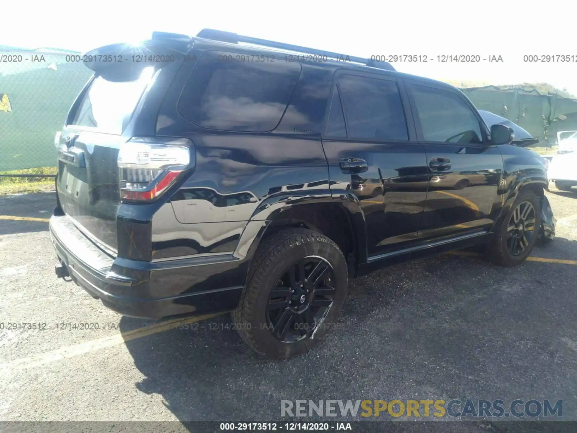 4 Photograph of a damaged car JTEZU5JR8L5217322 TOYOTA 4RUNNER 2020