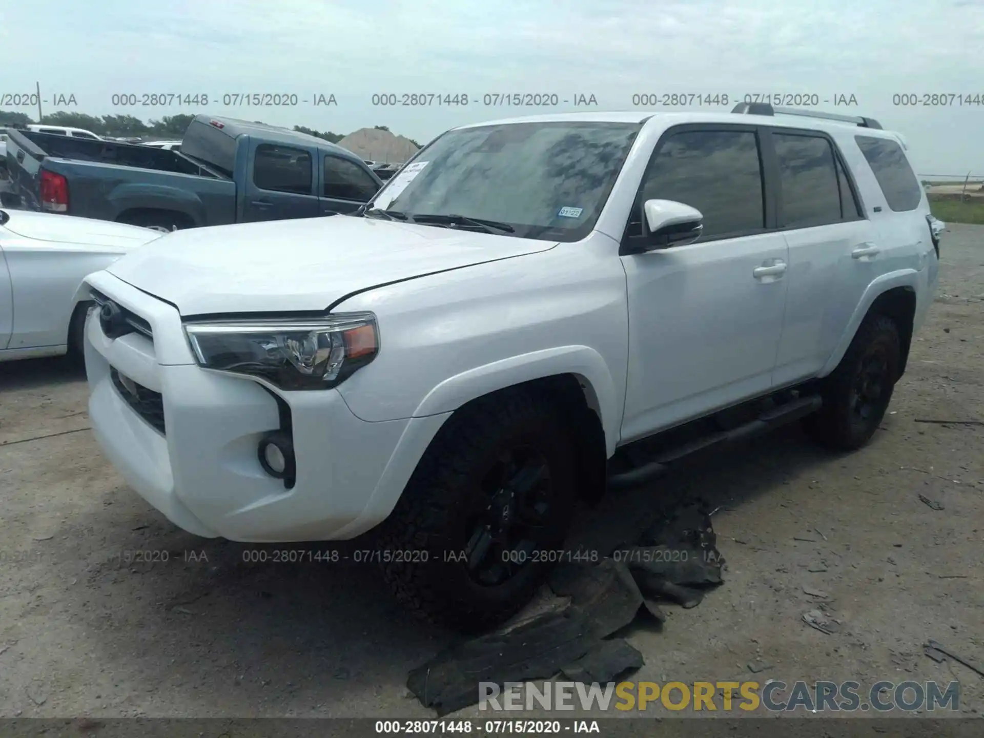 2 Photograph of a damaged car JTEZU5JR8L5221032 TOYOTA 4RUNNER 2020