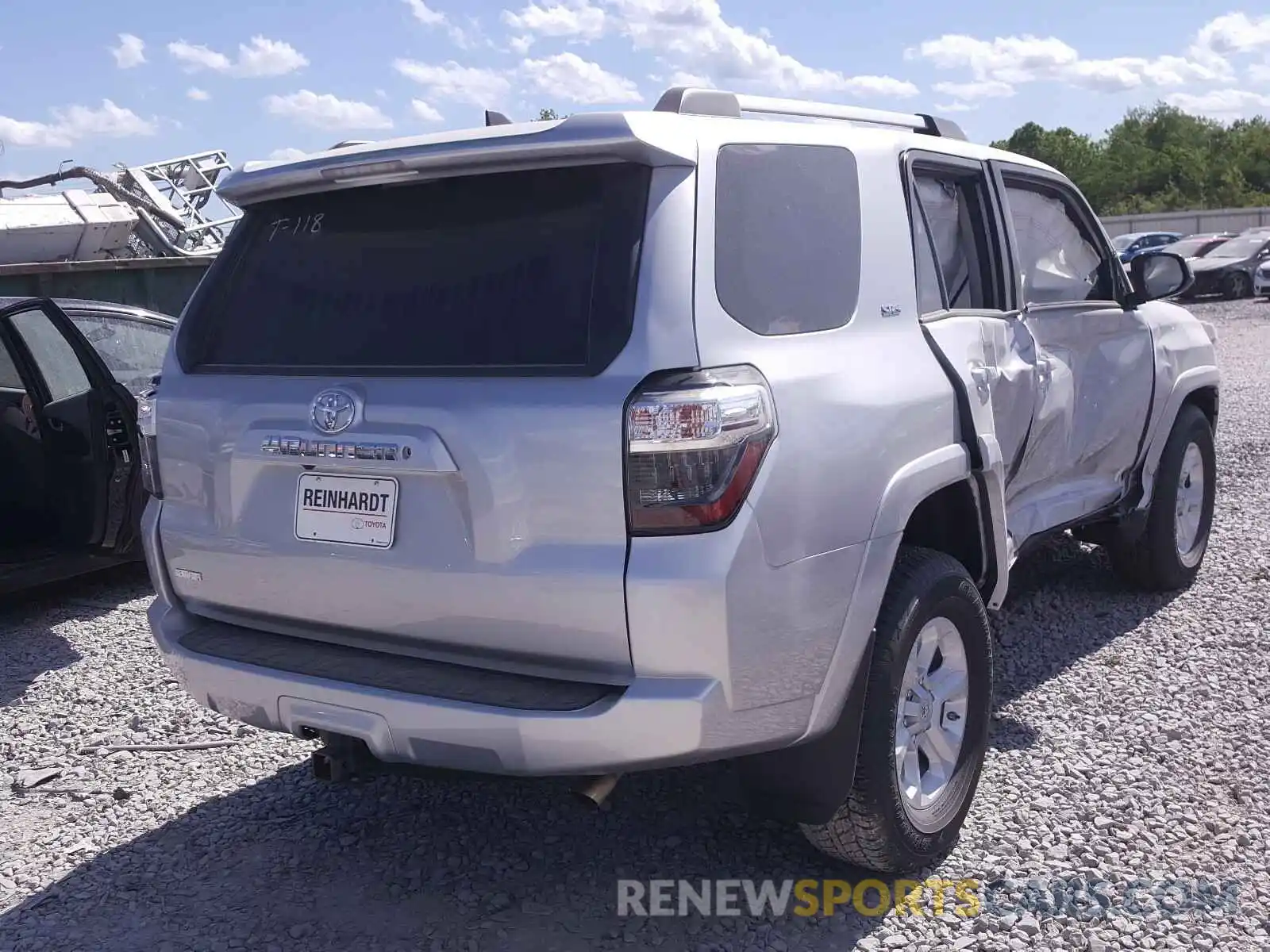 4 Photograph of a damaged car JTEZU5JR8L5222214 TOYOTA 4RUNNER 2020