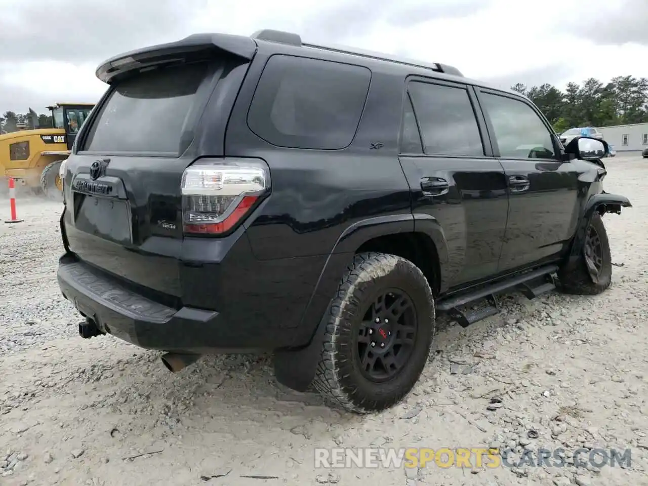 4 Photograph of a damaged car JTEZU5JR8L5222701 TOYOTA 4RUNNER 2020