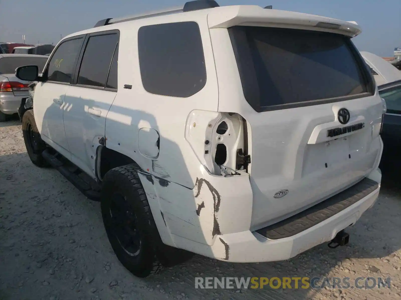 3 Photograph of a damaged car JTEZU5JR8L5225209 TOYOTA 4RUNNER 2020