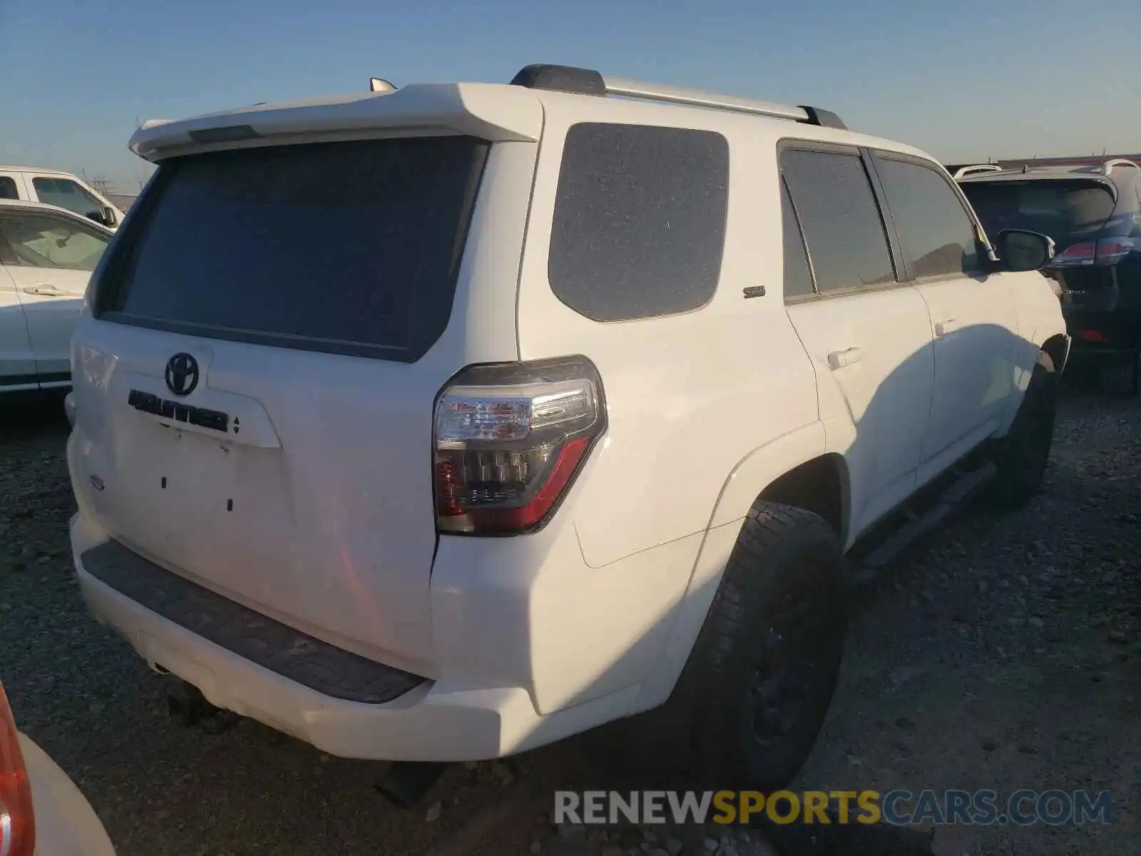 4 Photograph of a damaged car JTEZU5JR8L5225209 TOYOTA 4RUNNER 2020