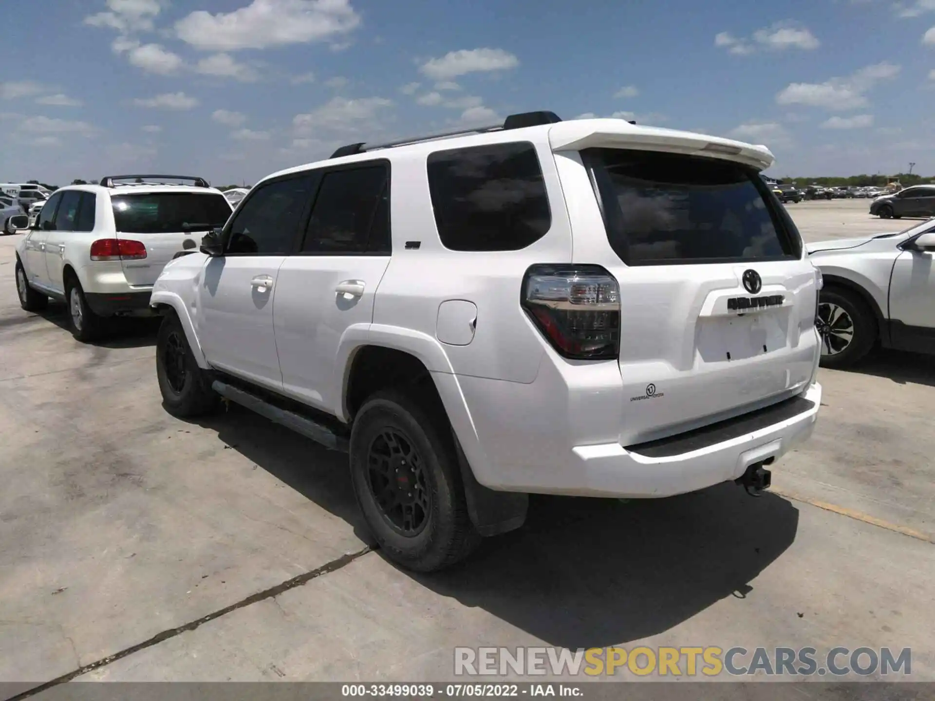 3 Photograph of a damaged car JTEZU5JR8L5225694 TOYOTA 4RUNNER 2020