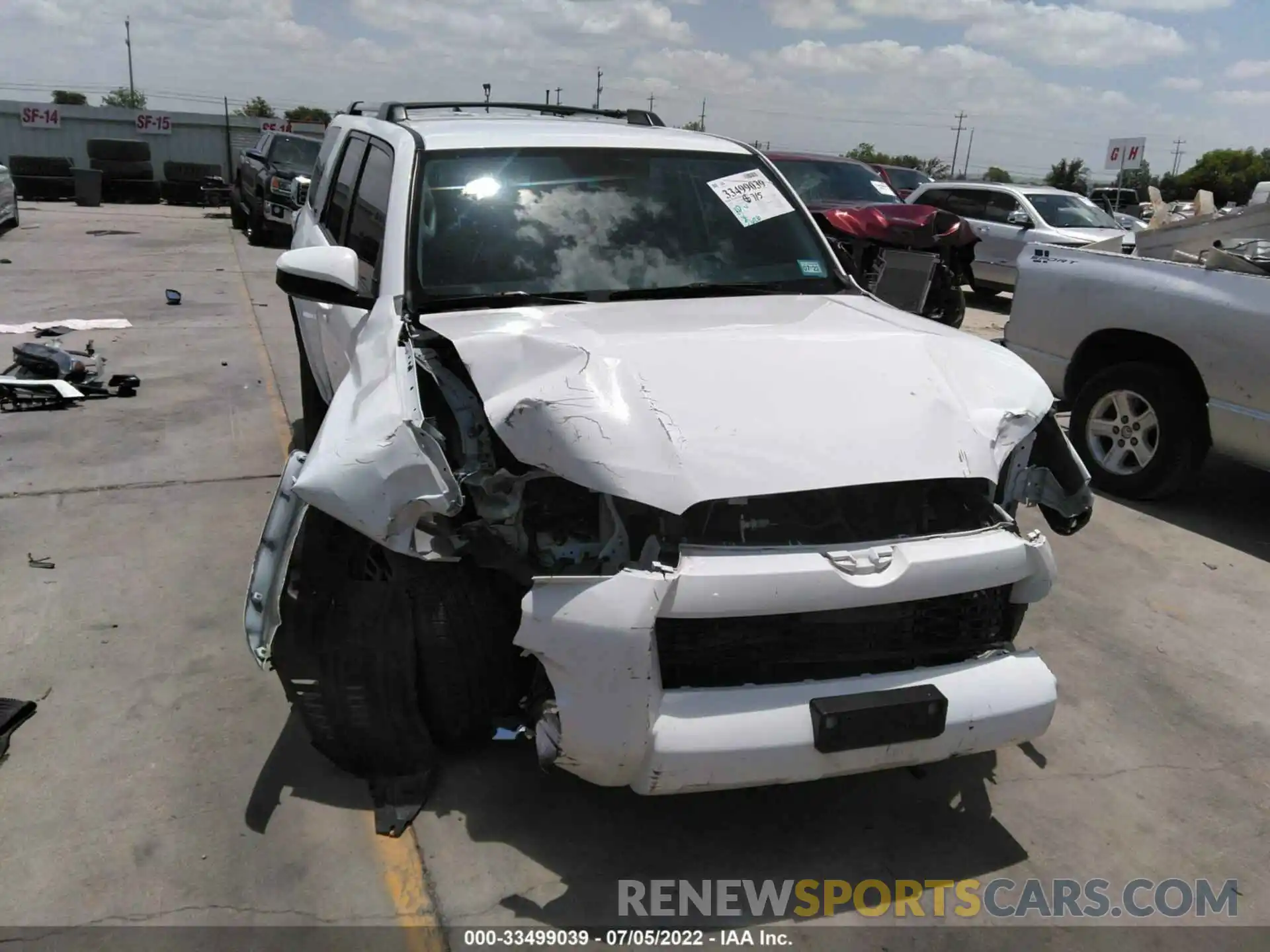 6 Photograph of a damaged car JTEZU5JR8L5225694 TOYOTA 4RUNNER 2020