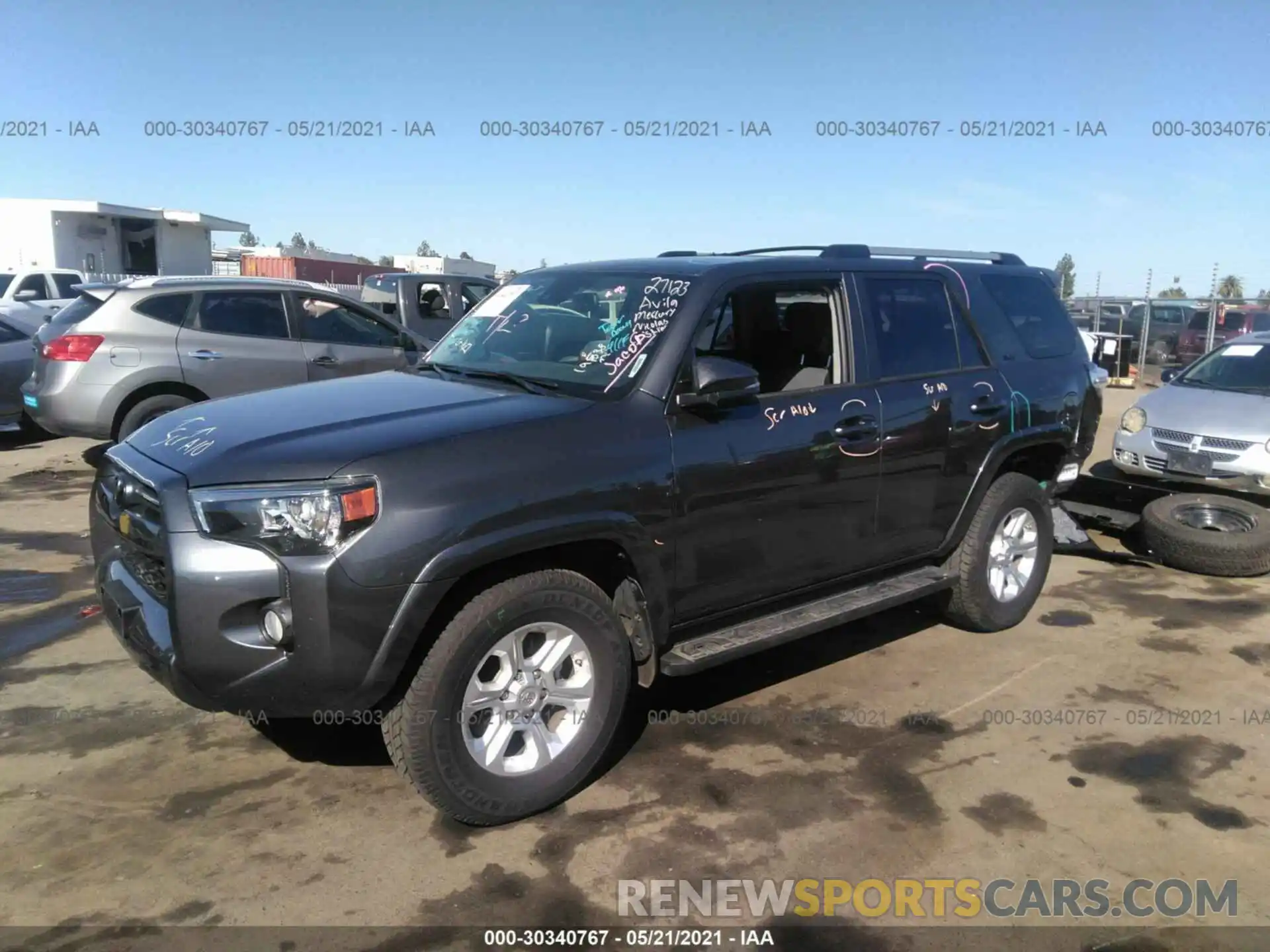 2 Photograph of a damaged car JTEZU5JR8L5227820 TOYOTA 4RUNNER 2020