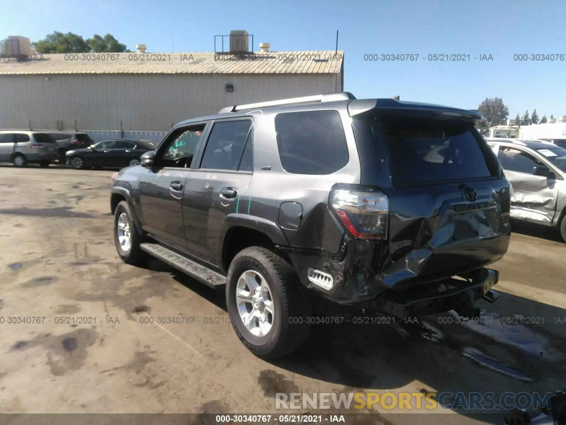 3 Photograph of a damaged car JTEZU5JR8L5227820 TOYOTA 4RUNNER 2020