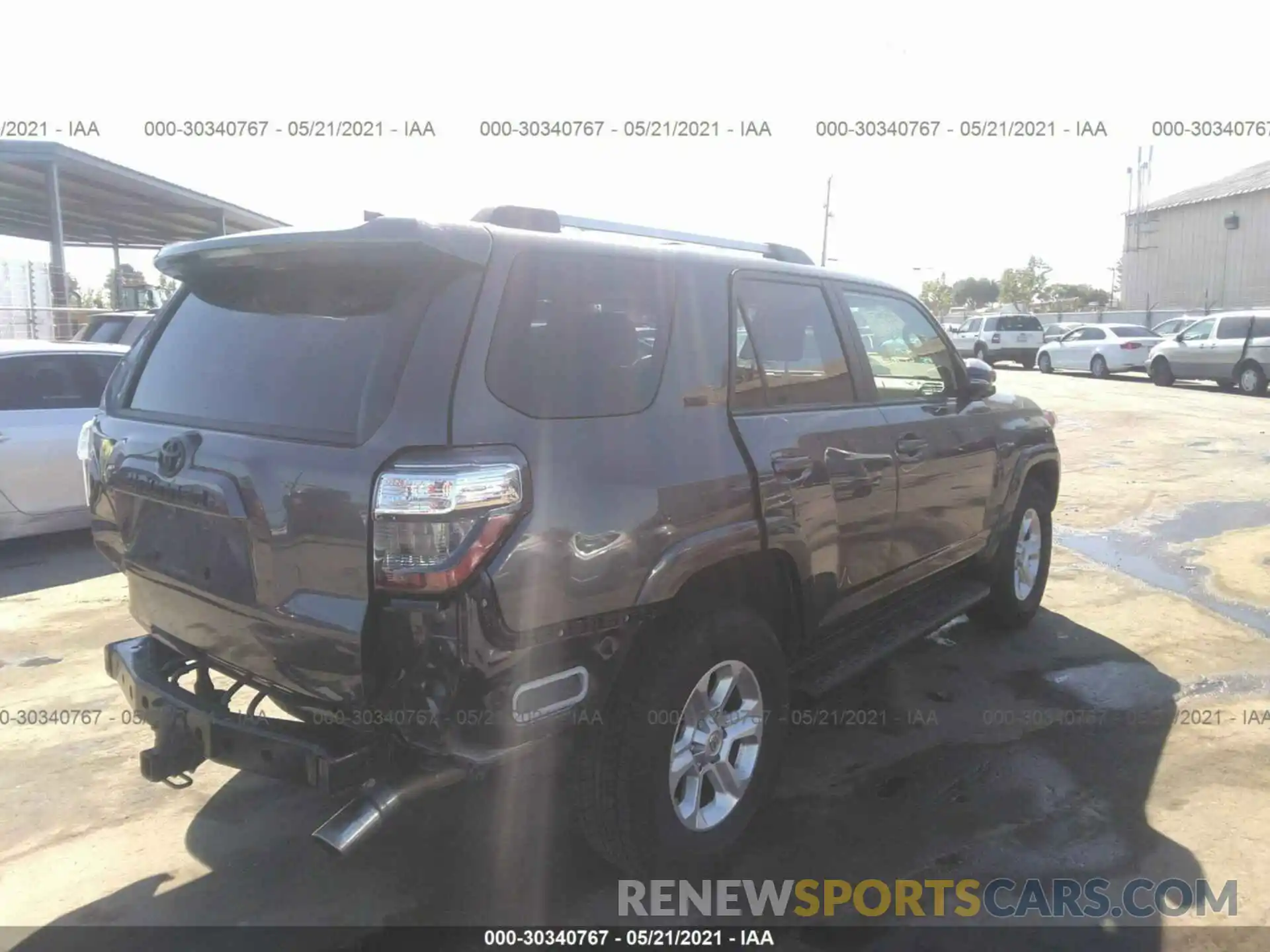 4 Photograph of a damaged car JTEZU5JR8L5227820 TOYOTA 4RUNNER 2020