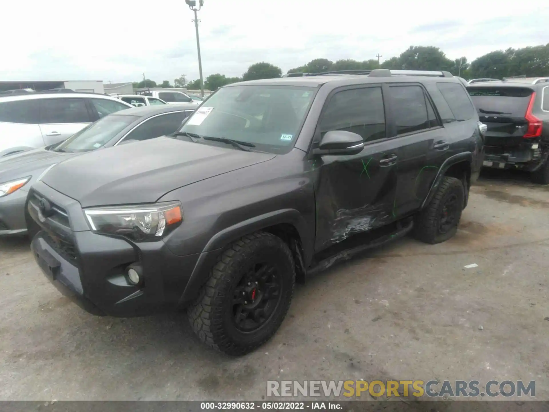 2 Photograph of a damaged car JTEZU5JR9L5215949 TOYOTA 4RUNNER 2020