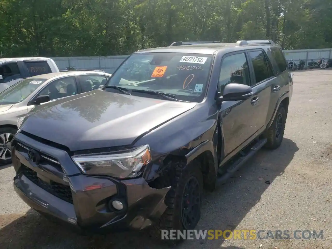 2 Photograph of a damaged car JTEZU5JR9L5217930 TOYOTA 4RUNNER 2020