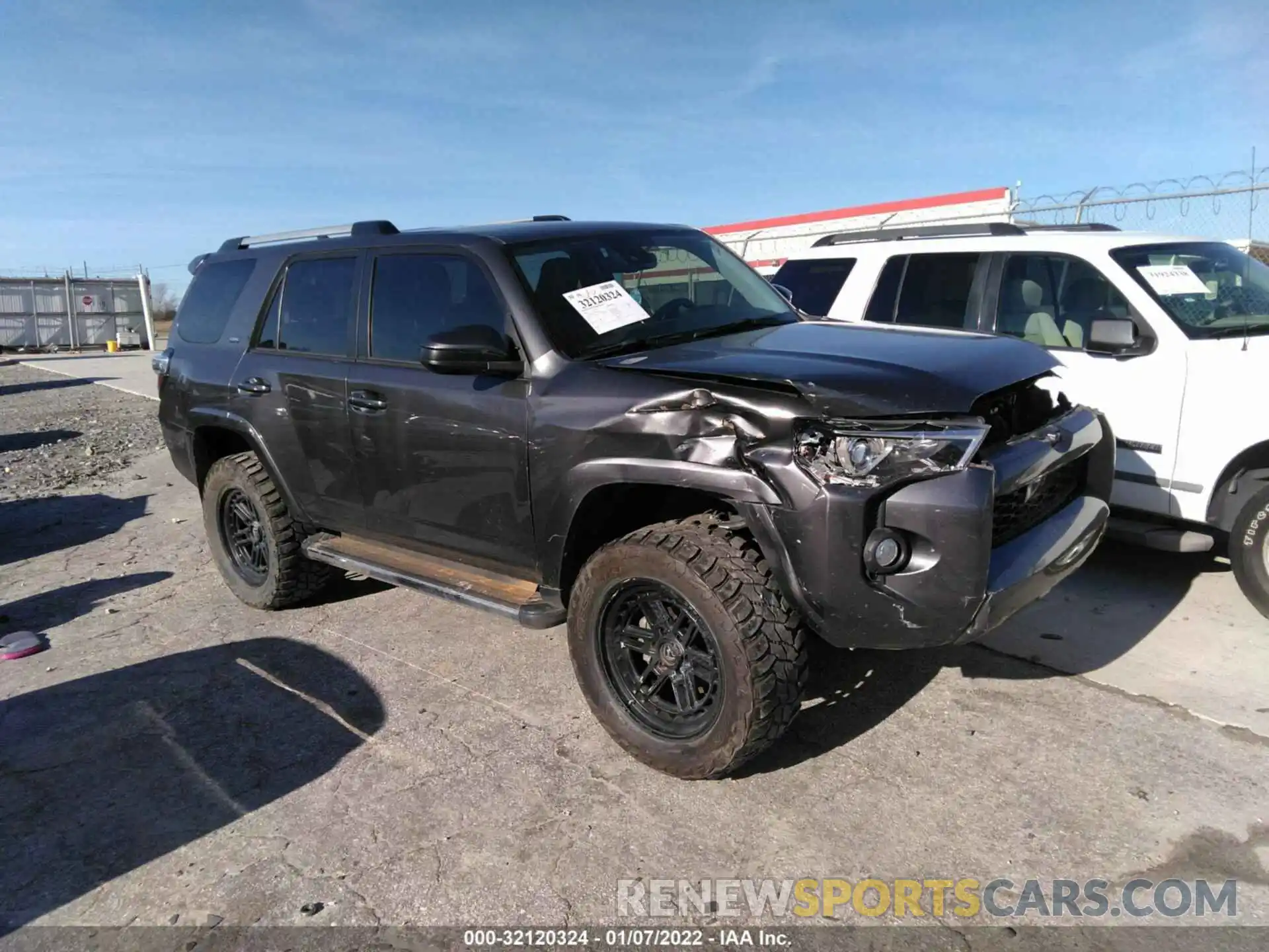 1 Photograph of a damaged car JTEZU5JR9L5217961 TOYOTA 4RUNNER 2020