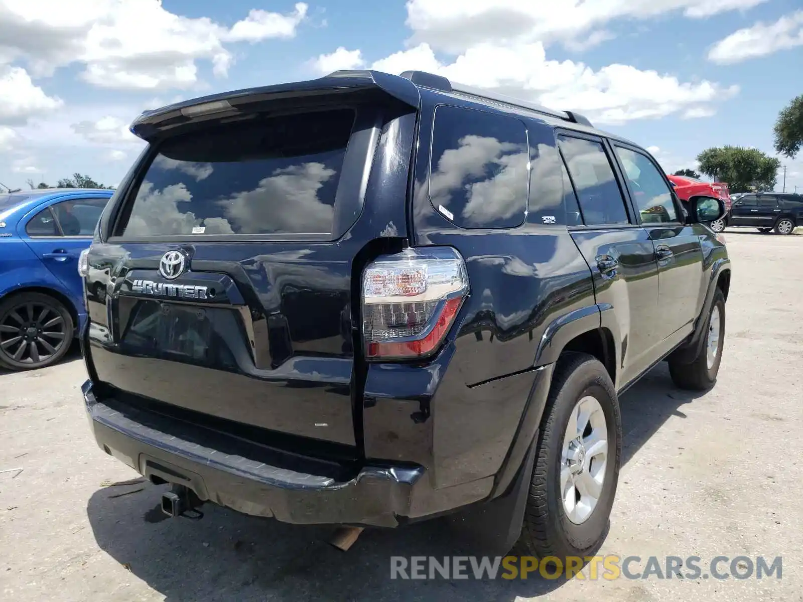 4 Photograph of a damaged car JTEZU5JR9L5220486 TOYOTA 4RUNNER 2020