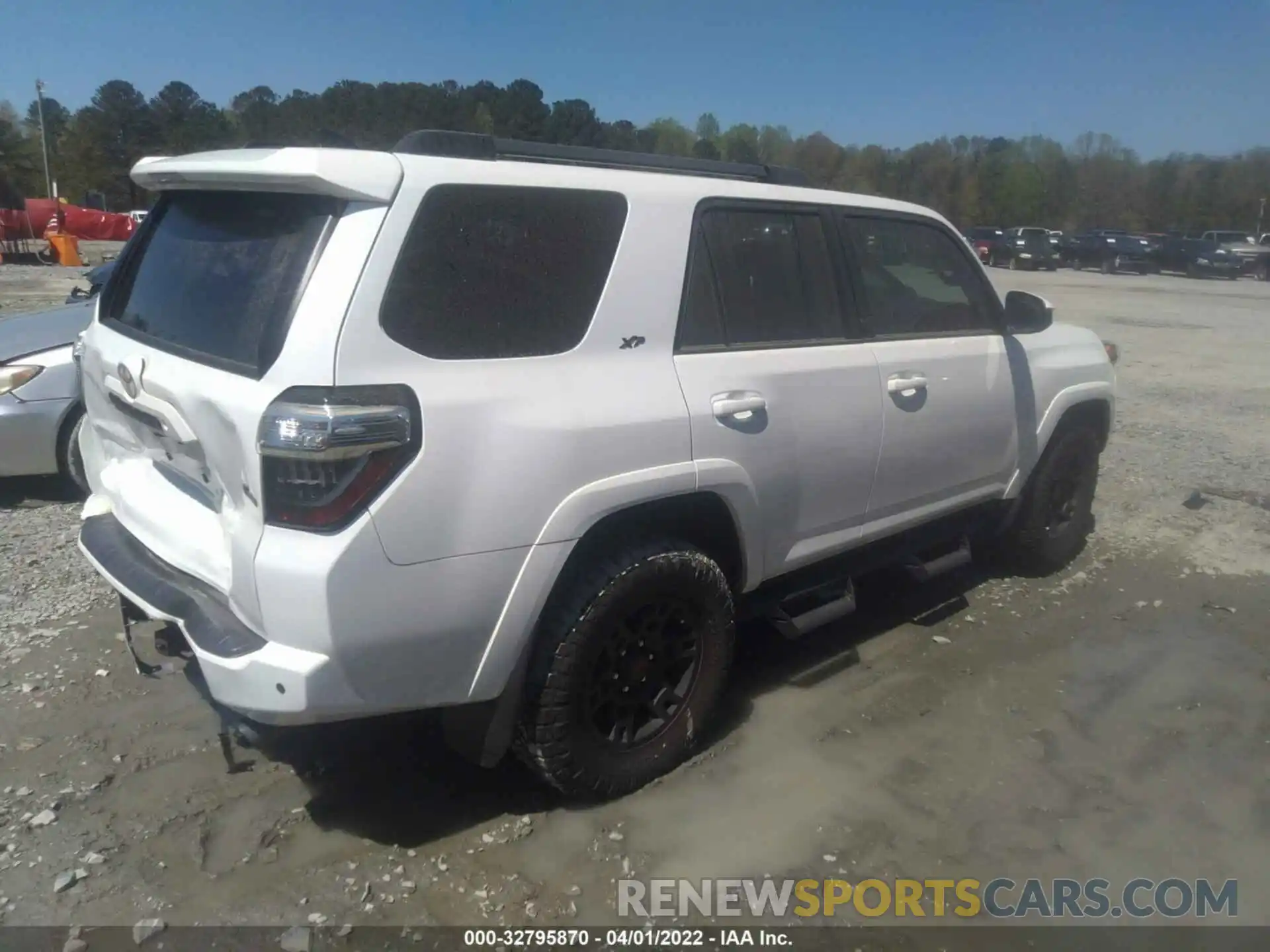 4 Photograph of a damaged car JTEZU5JR9L5222903 TOYOTA 4RUNNER 2020