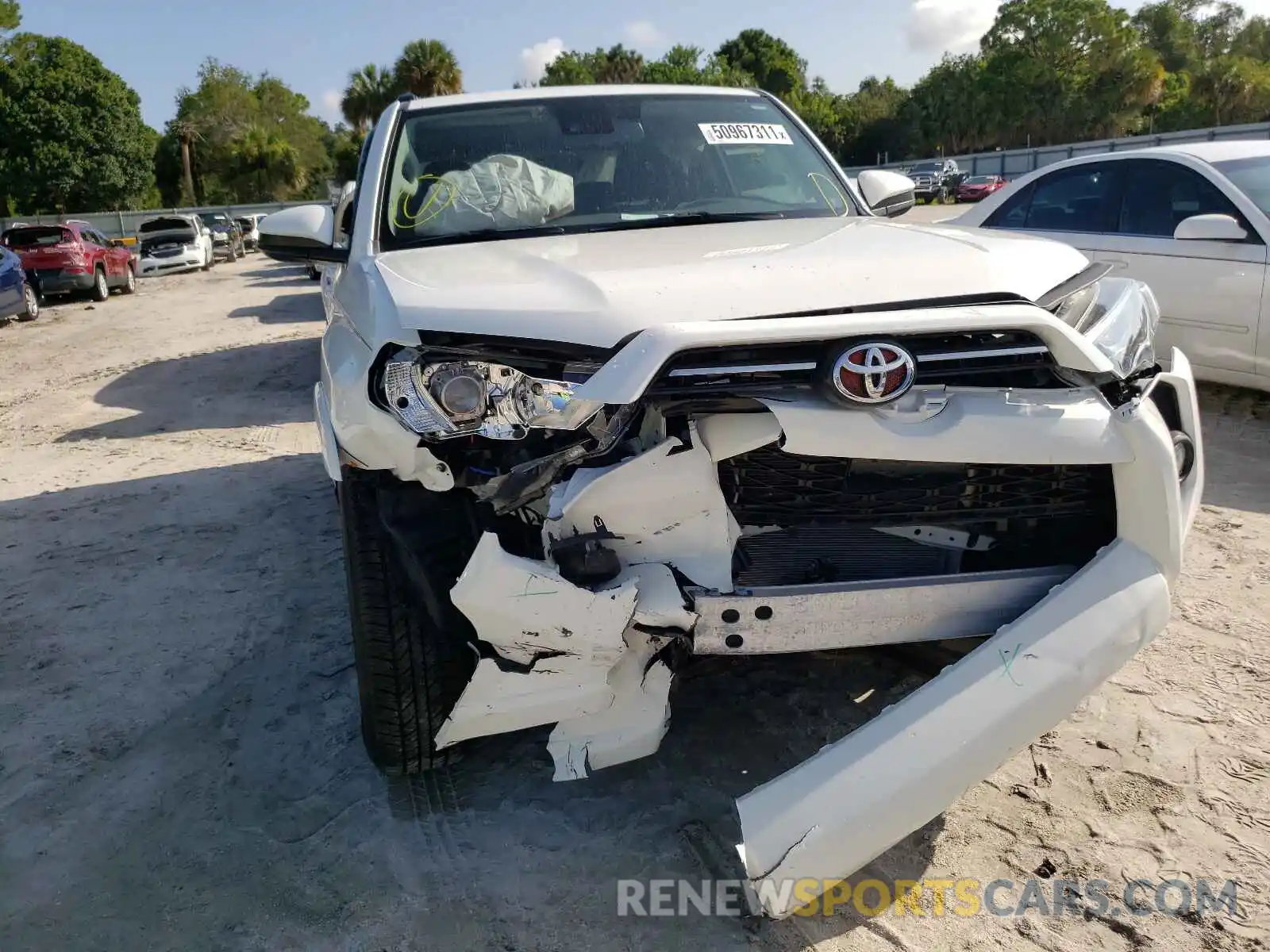 9 Photograph of a damaged car JTEZU5JR9L5223405 TOYOTA 4RUNNER 2020