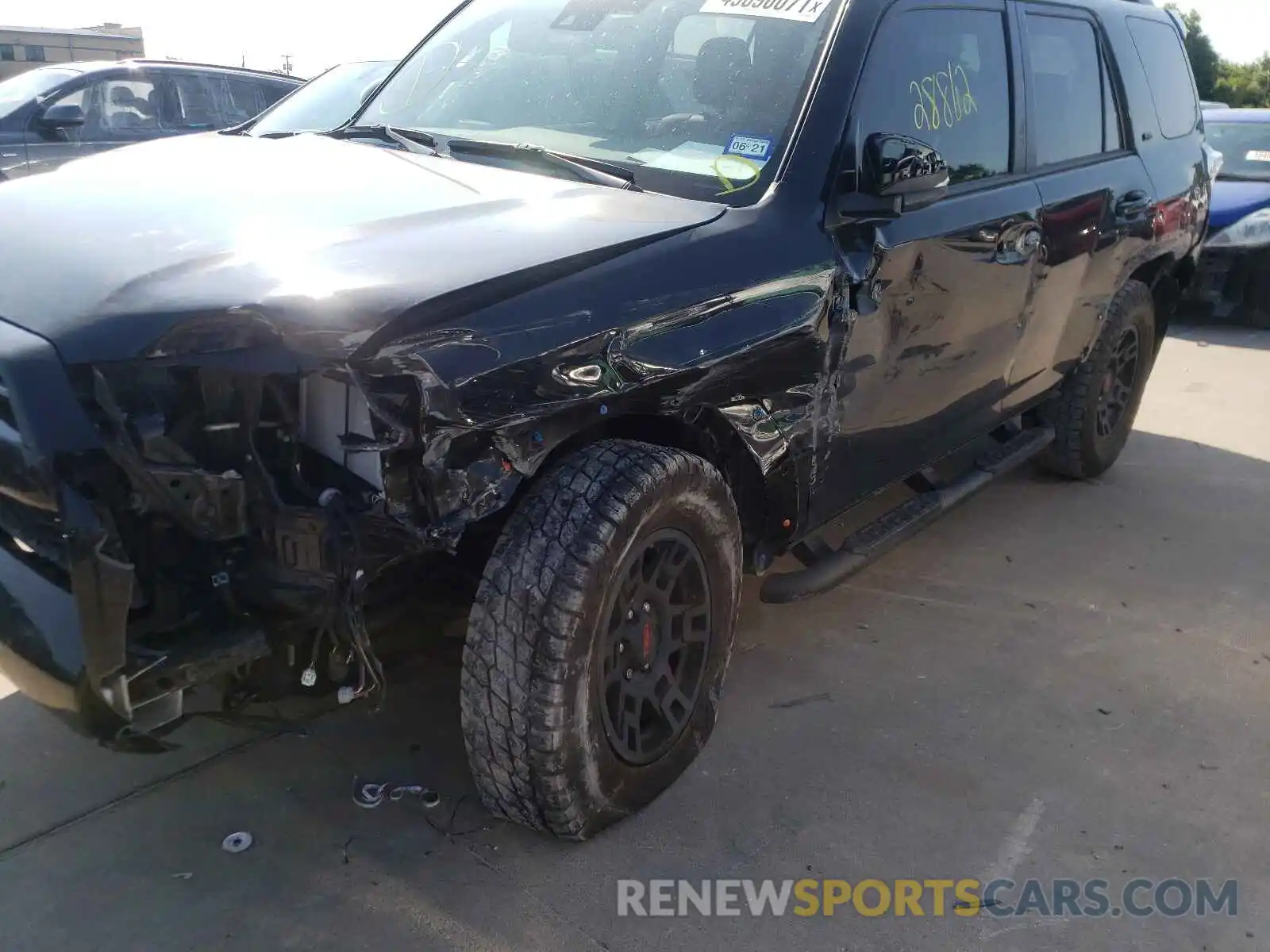 9 Photograph of a damaged car JTEZU5JR9L5223534 TOYOTA 4RUNNER 2020