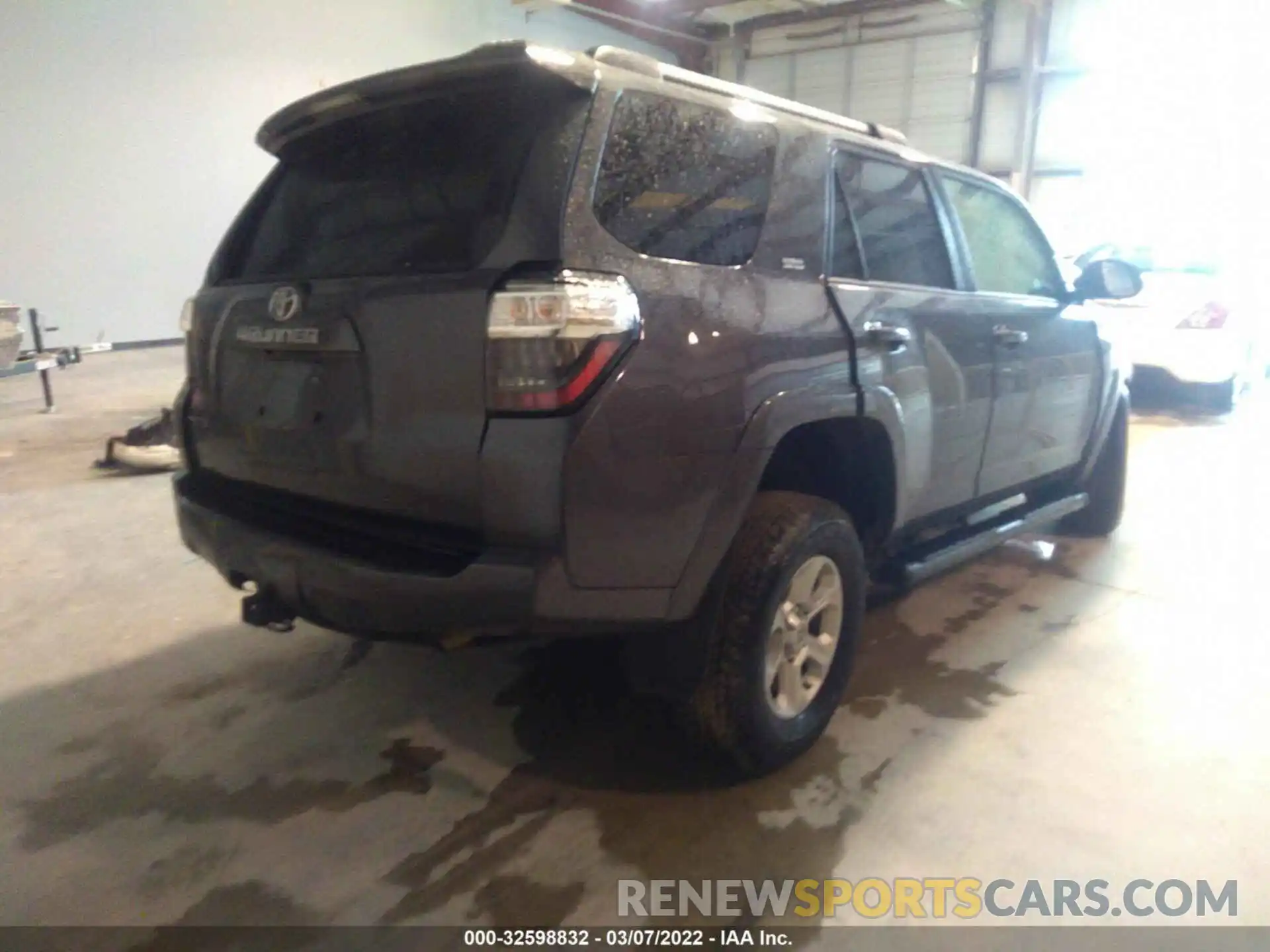 4 Photograph of a damaged car JTEZU5JR9L5224053 TOYOTA 4RUNNER 2020