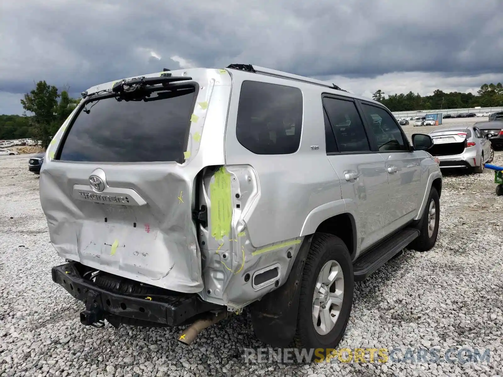 4 Photograph of a damaged car JTEZU5JR9L5224098 TOYOTA 4RUNNER 2020