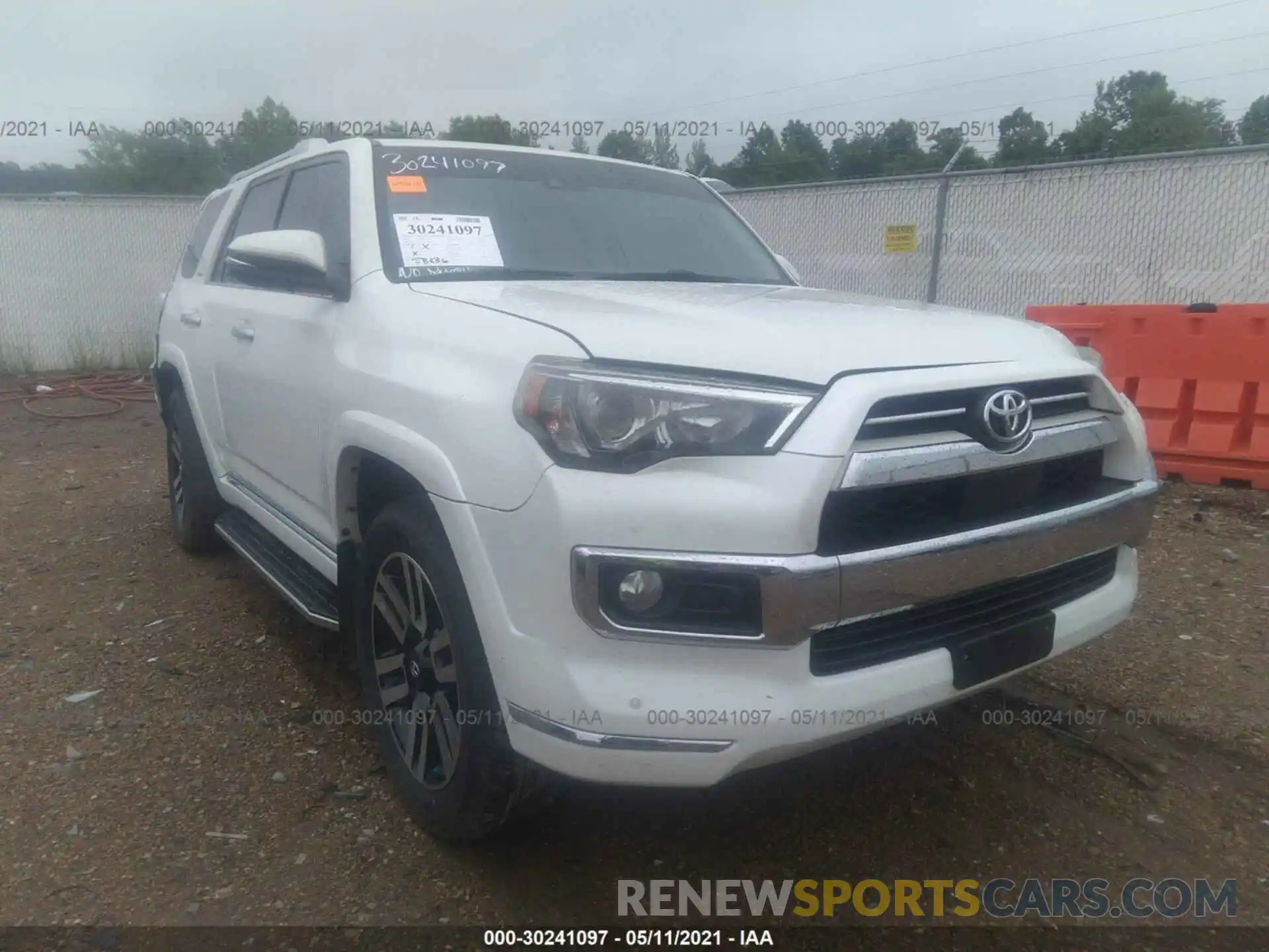 1 Photograph of a damaged car JTEZU5JRXL5215202 TOYOTA 4RUNNER 2020