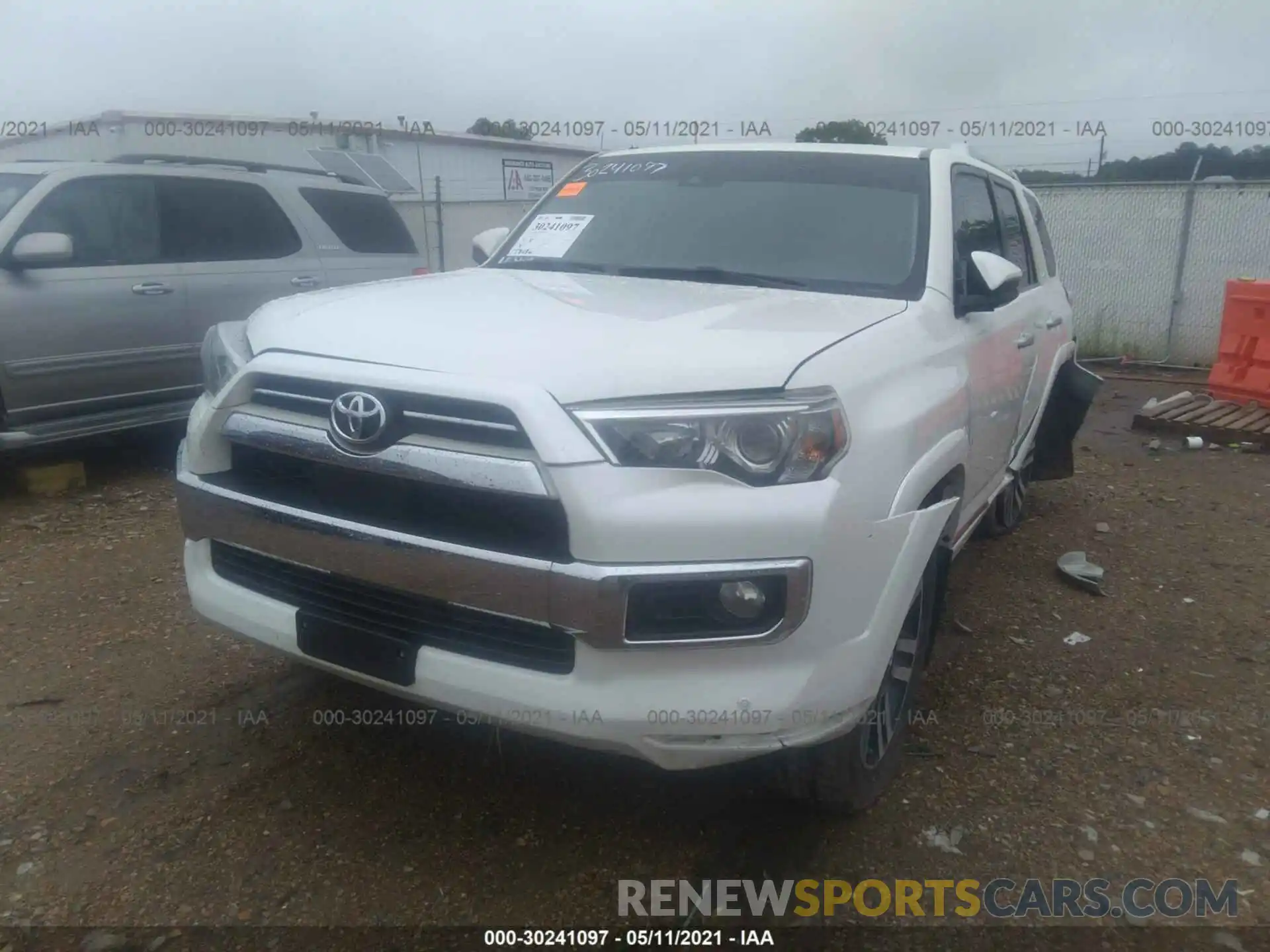 2 Photograph of a damaged car JTEZU5JRXL5215202 TOYOTA 4RUNNER 2020