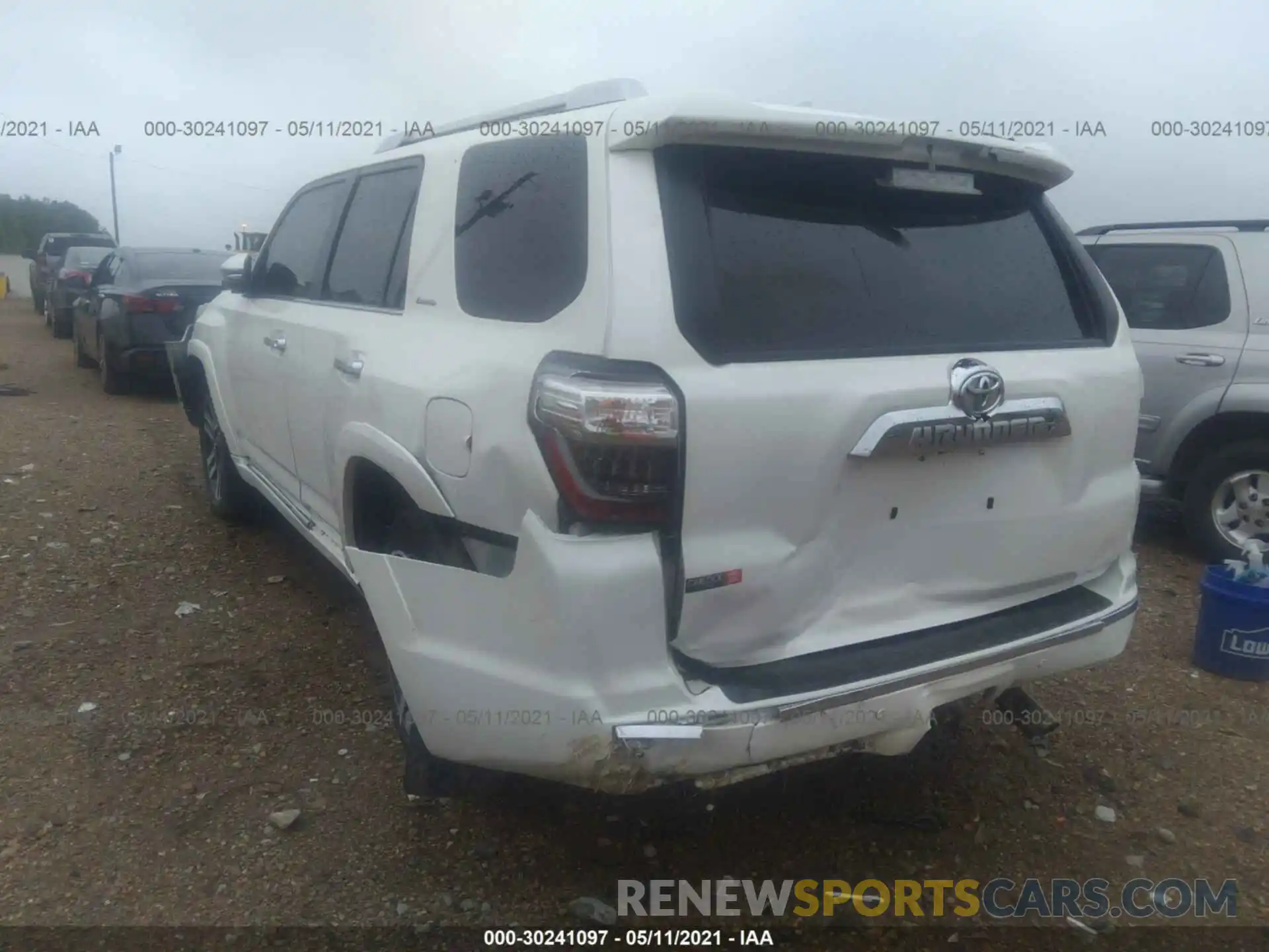 3 Photograph of a damaged car JTEZU5JRXL5215202 TOYOTA 4RUNNER 2020